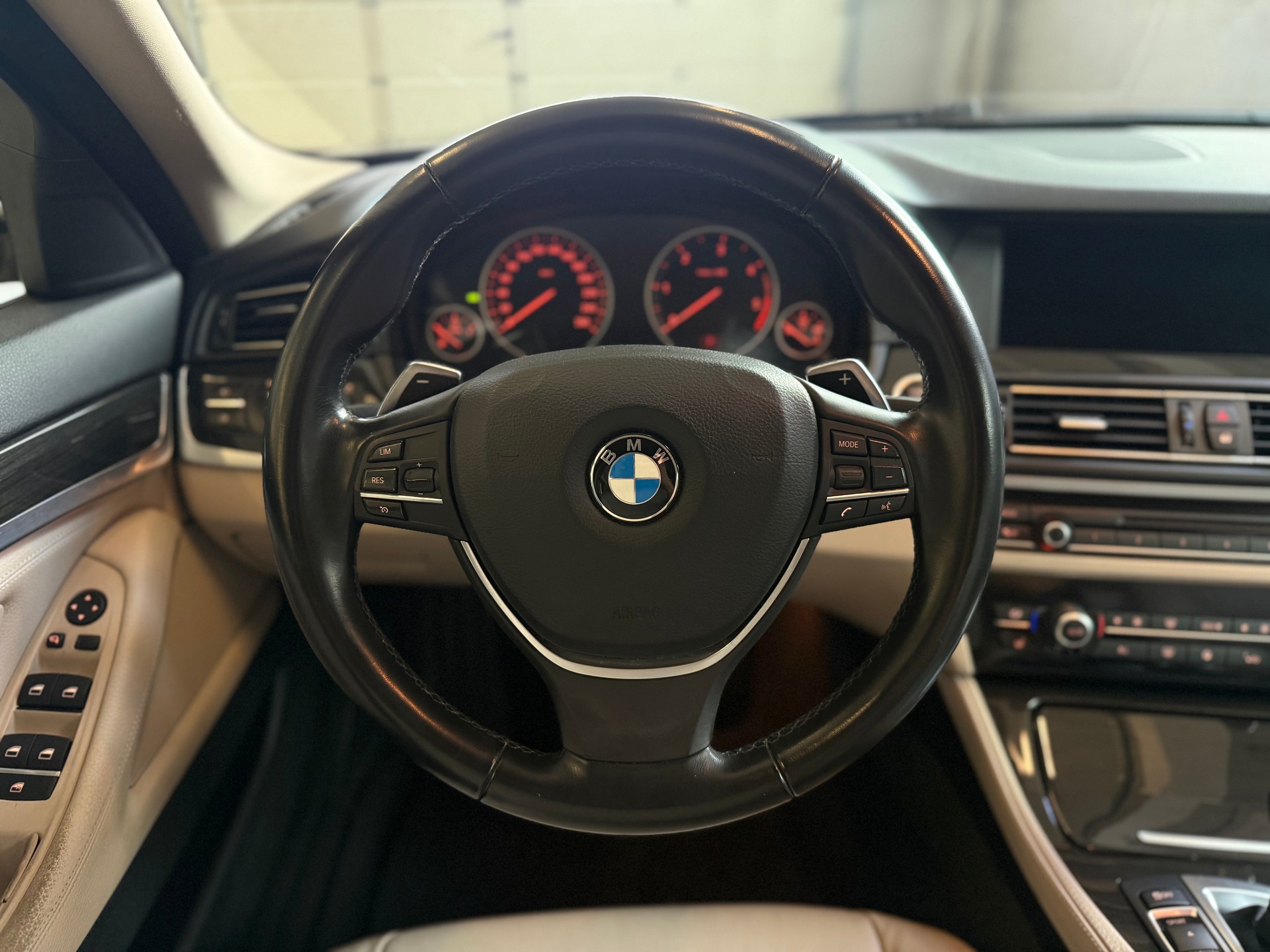 BMW 530d xDrive Touring Steptronic-image-14