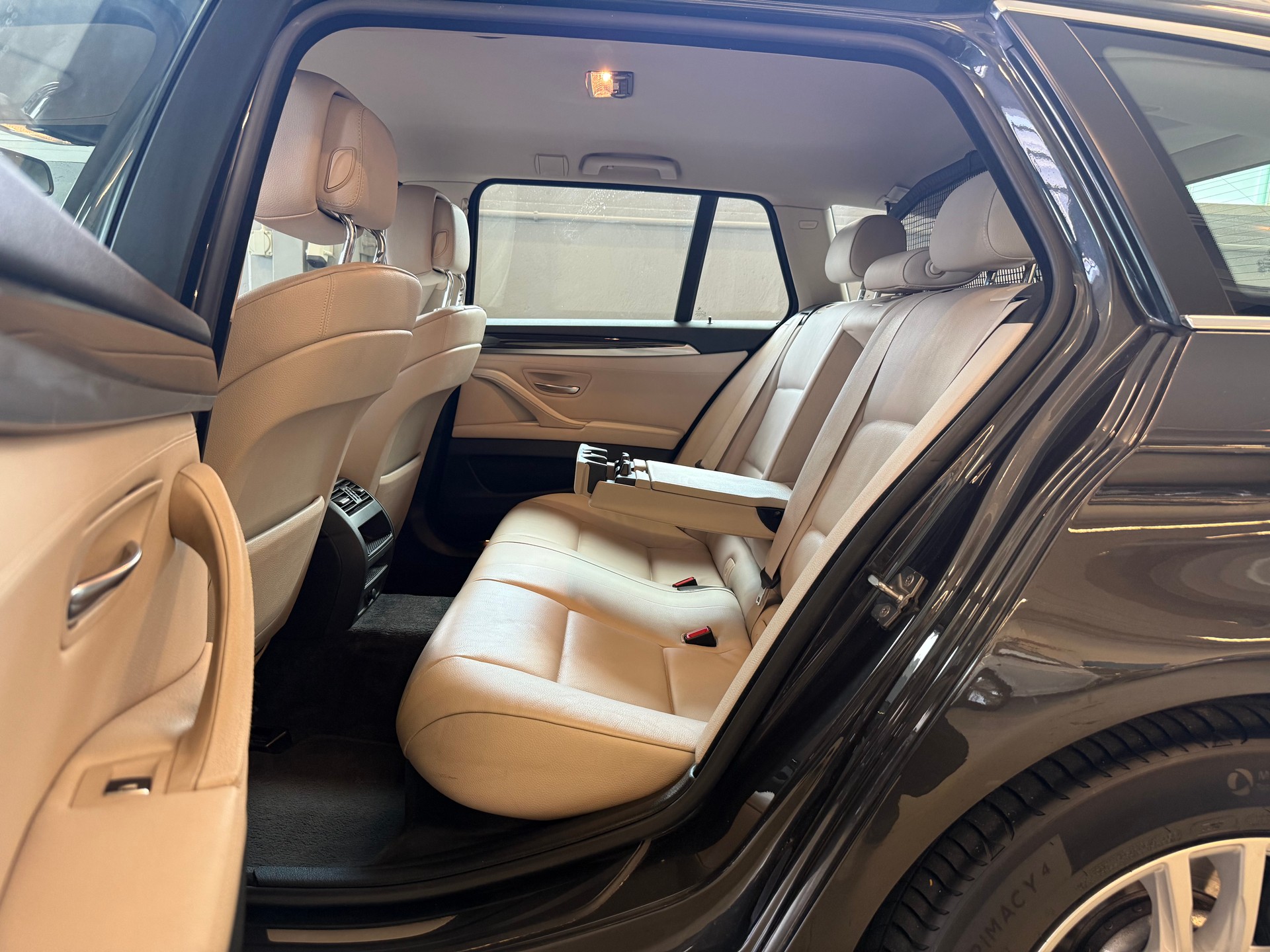 BMW 530d xDrive Touring Steptronic-image-10