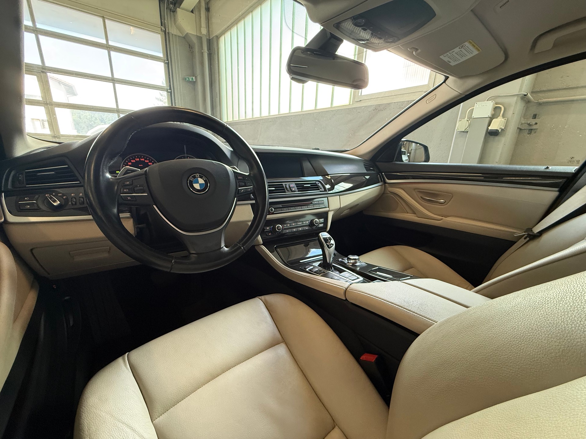 BMW 530d xDrive Touring Steptronic-image-13