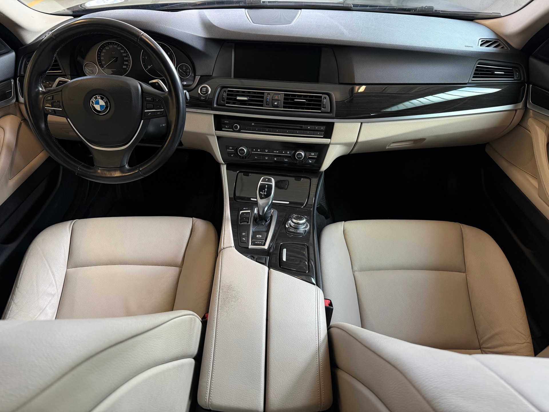 BMW 530d xDrive Touring Steptronic-image-12