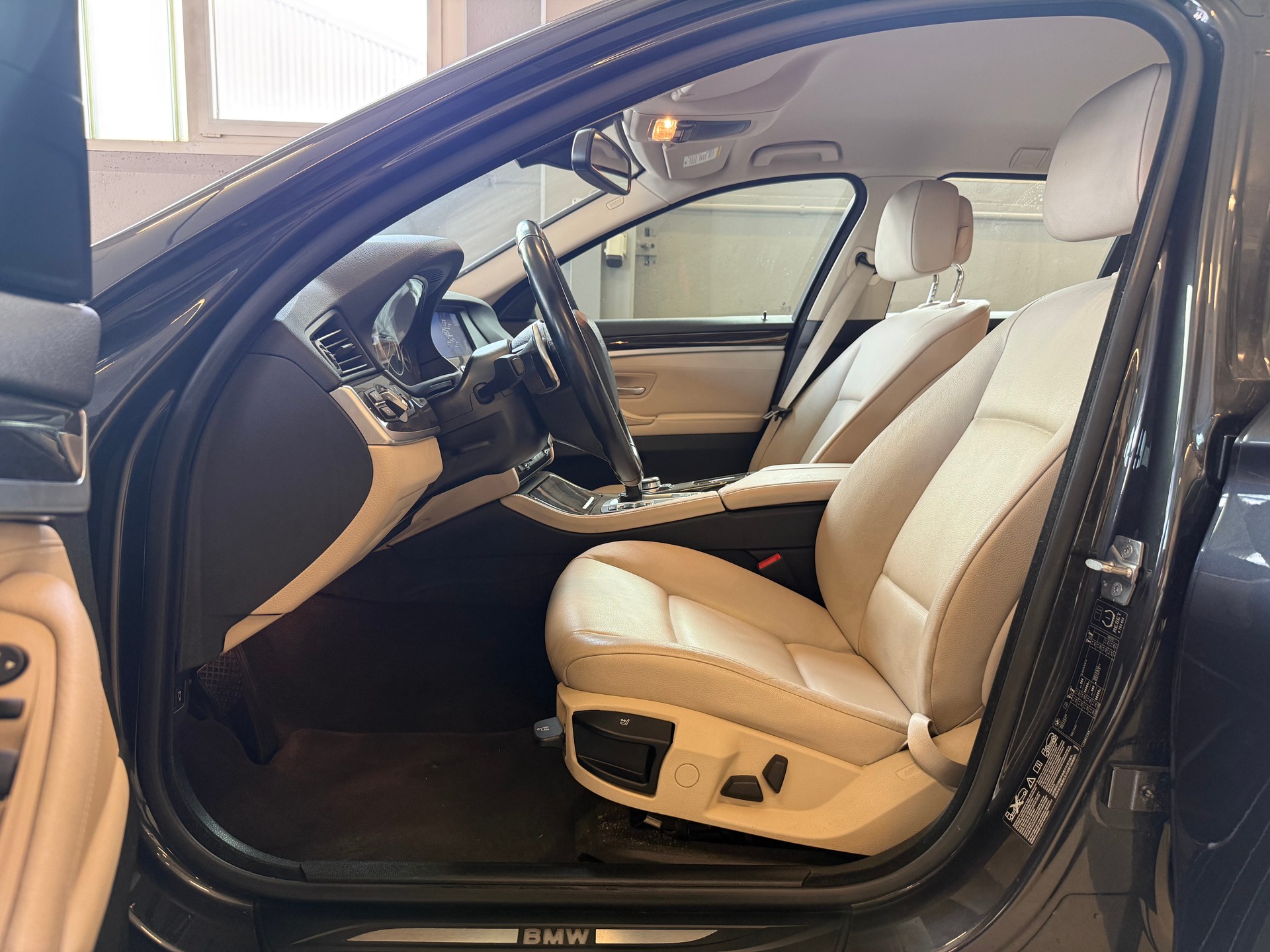BMW 530d xDrive Touring Steptronic-image-9