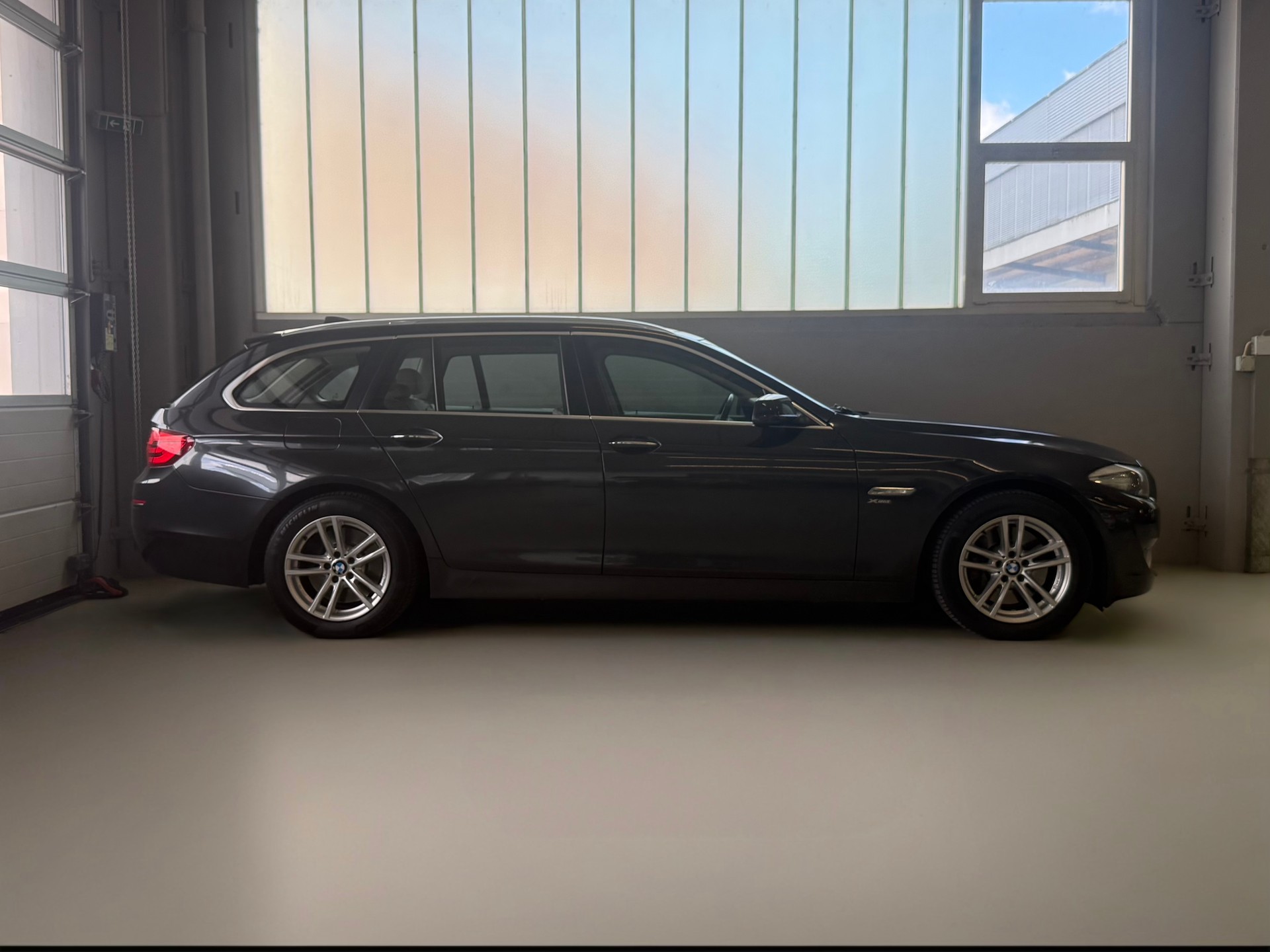 BMW 530d xDrive Touring Steptronic-image-3