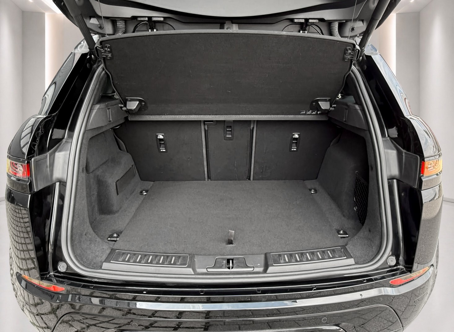 LAND ROVER Range Rover Evoque R-Dynamic P 200 S AT9-image-23