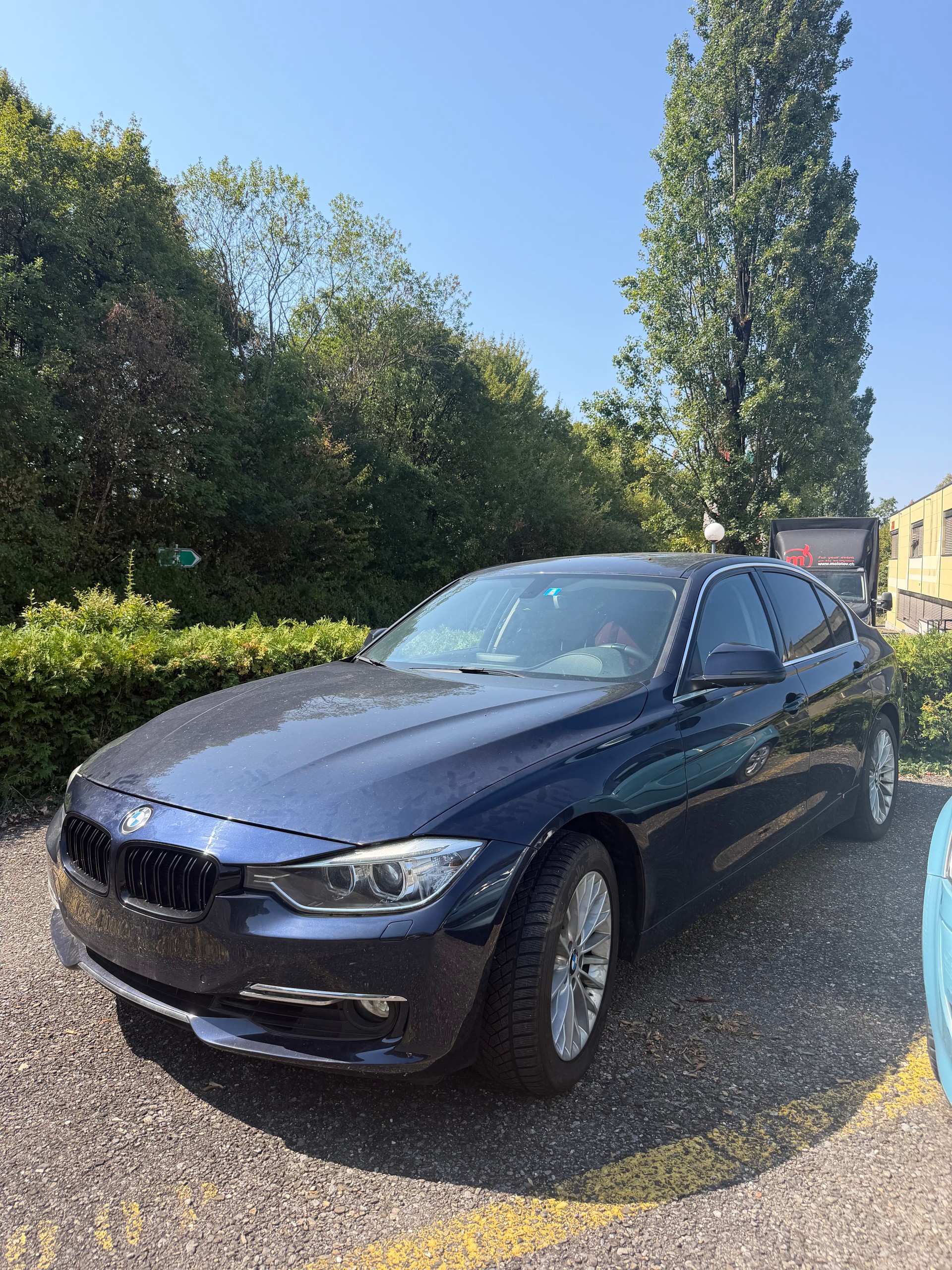 BMW 320i xDrive Luxury Line Steptronic-image-1