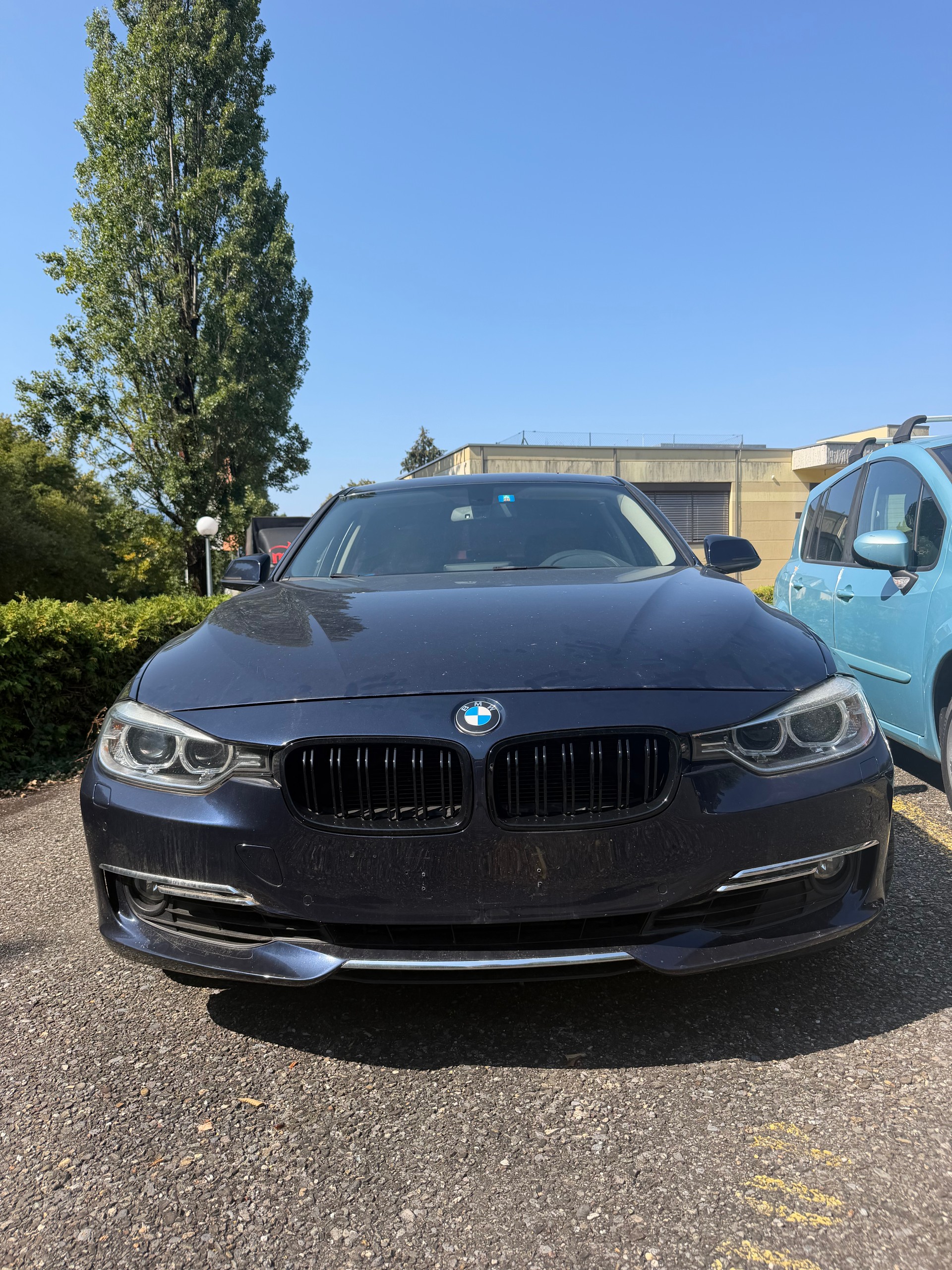 BMW 320i xDrive Luxury Line Steptronic-image-0