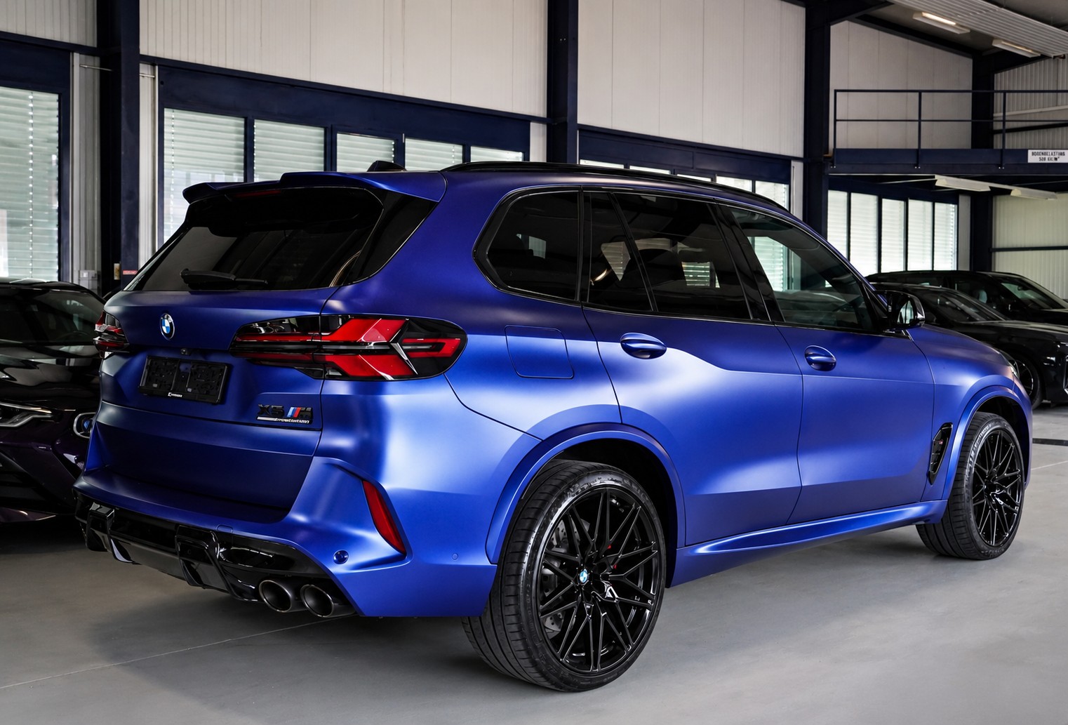 BMW X5M Competition // SONDERLACKIERUNG FROZEN MARINA BAY BLUE // M DRIVER`S PACKAGE //-image-2