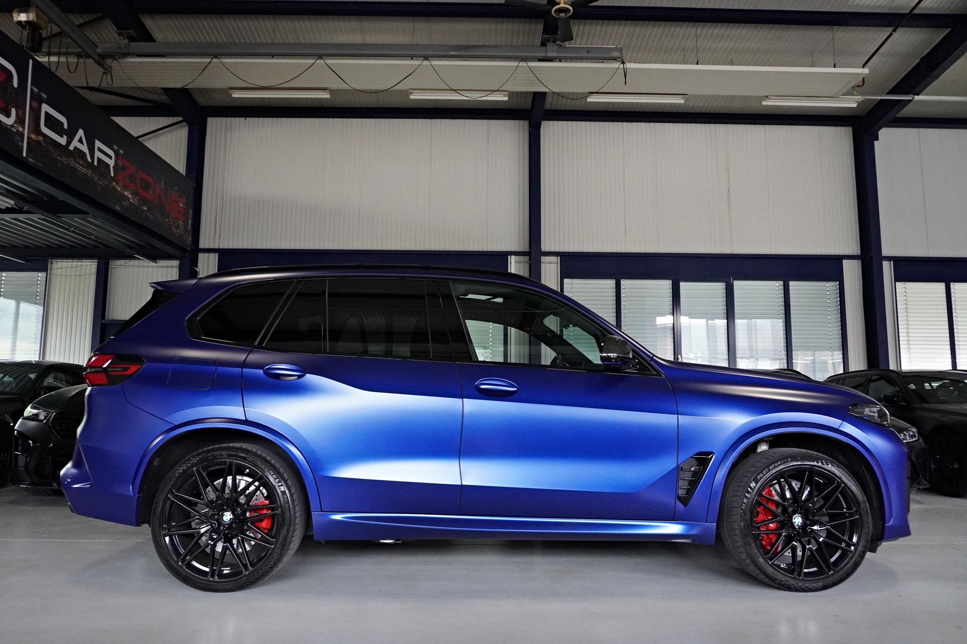 BMW X5M Competition // SONDERLACKIERUNG FROZEN MARINA BAY BLUE // M DRIVER`S PACKAGE //-image-1