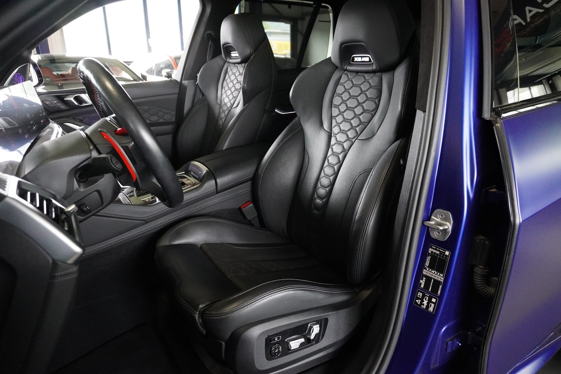 BMW X5M Competition // SONDERLACKIERUNG FROZEN MARINA BAY BLUE // M DRIVER`S PACKAGE //-image-6