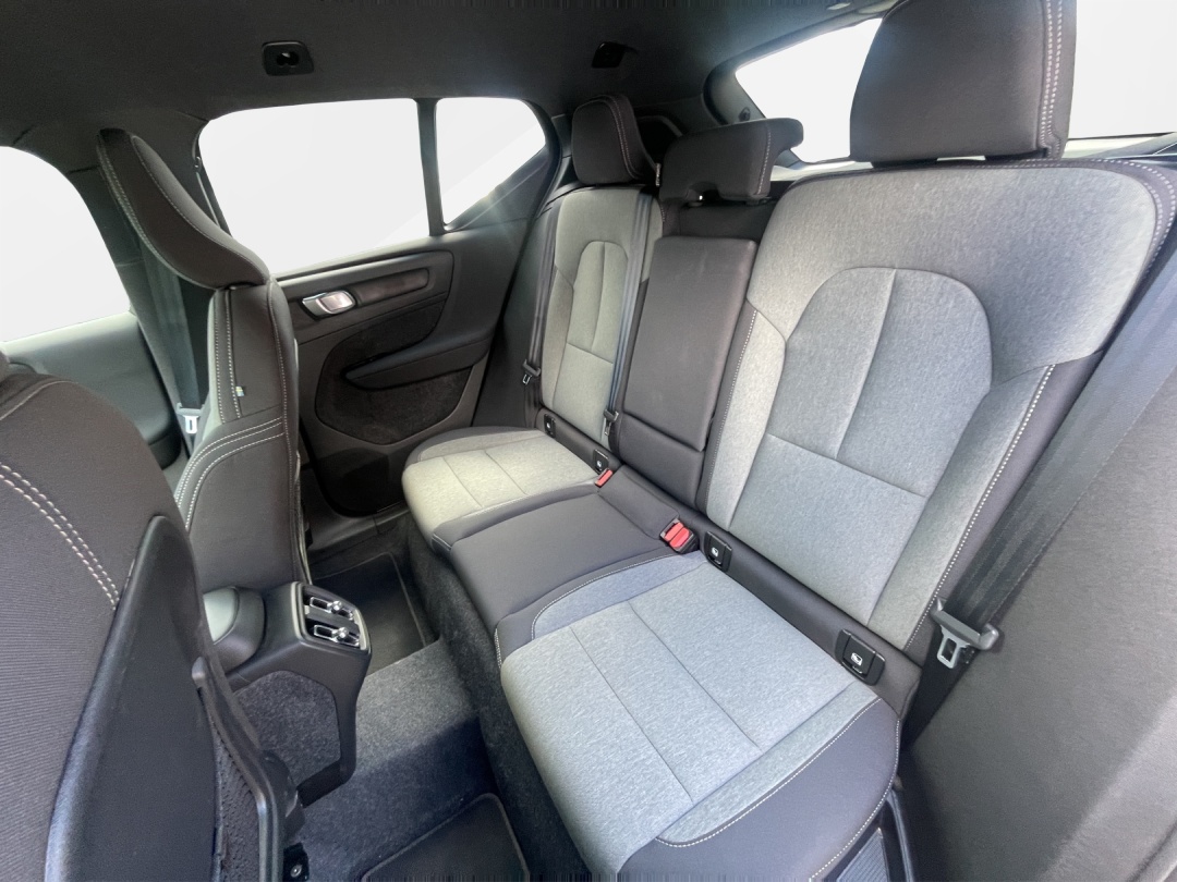 VOLVO XC40 B3 Benzin Mild Hybrid Plus Dark DCT-image-10