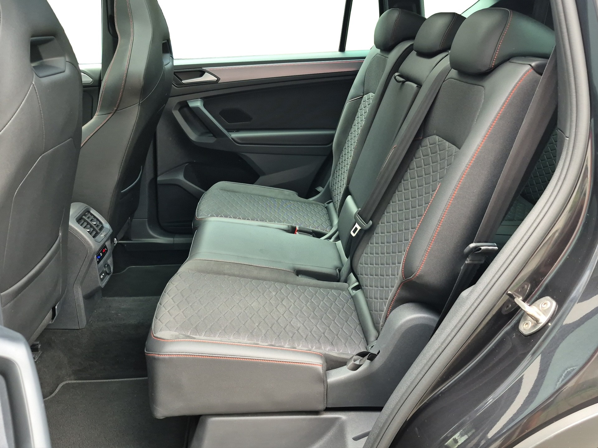SEAT Tarraco 2.0 TDI CR FR 4Drive DSG *7-Plätzer/Panodach/Beats Sound*-image-12
