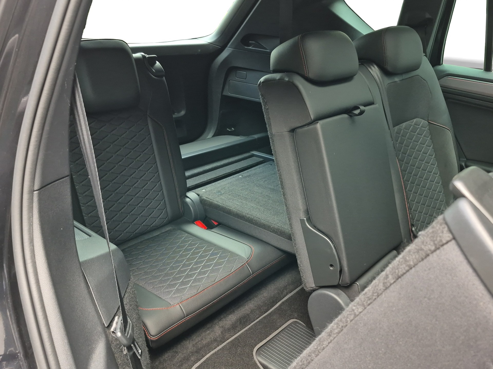 SEAT Tarraco 2.0 TDI CR FR 4Drive DSG *7-Plätzer/Panodach/Beats Sound*-image-13