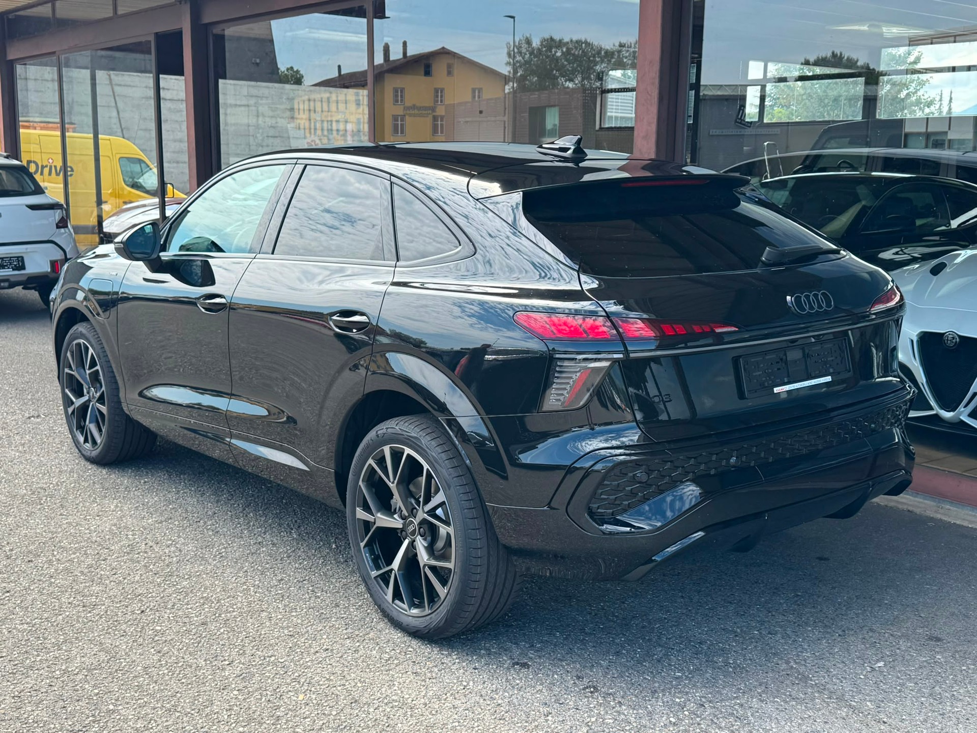 AUDI Q3 Sportback e-hybrid 200 kW S tronic-image-3