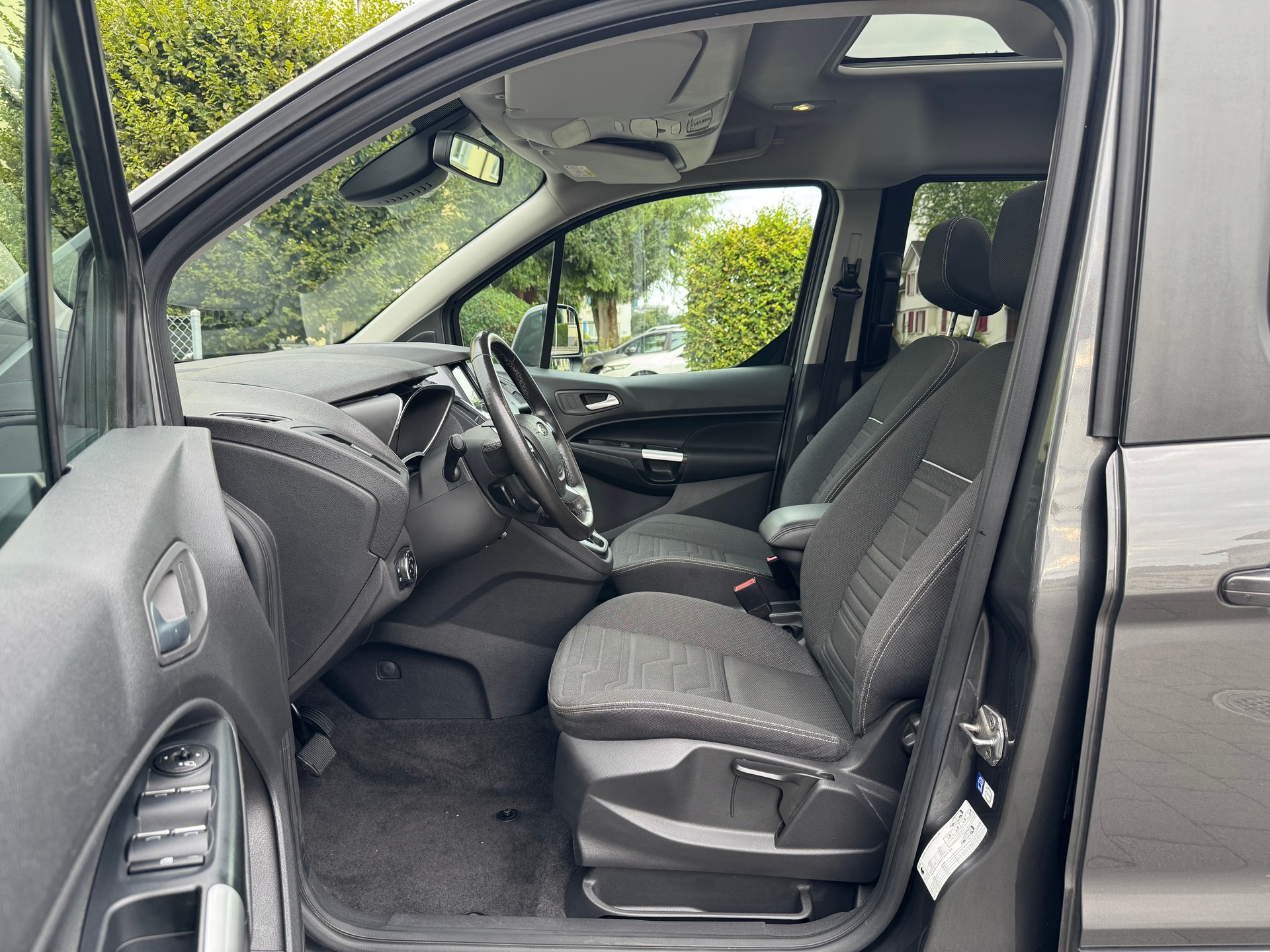 FORD Grand Tourneo Connect 1.5 TDCi Titanium Powershift-image-12