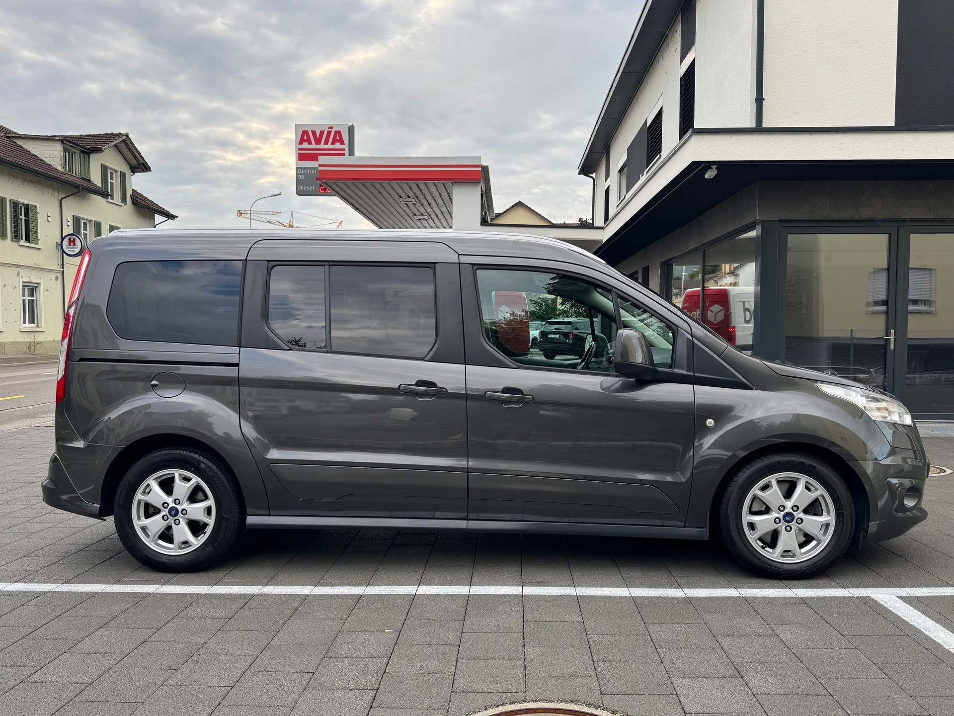 FORD Grand Tourneo Connect 1.5 TDCi Titanium Powershift-image-5