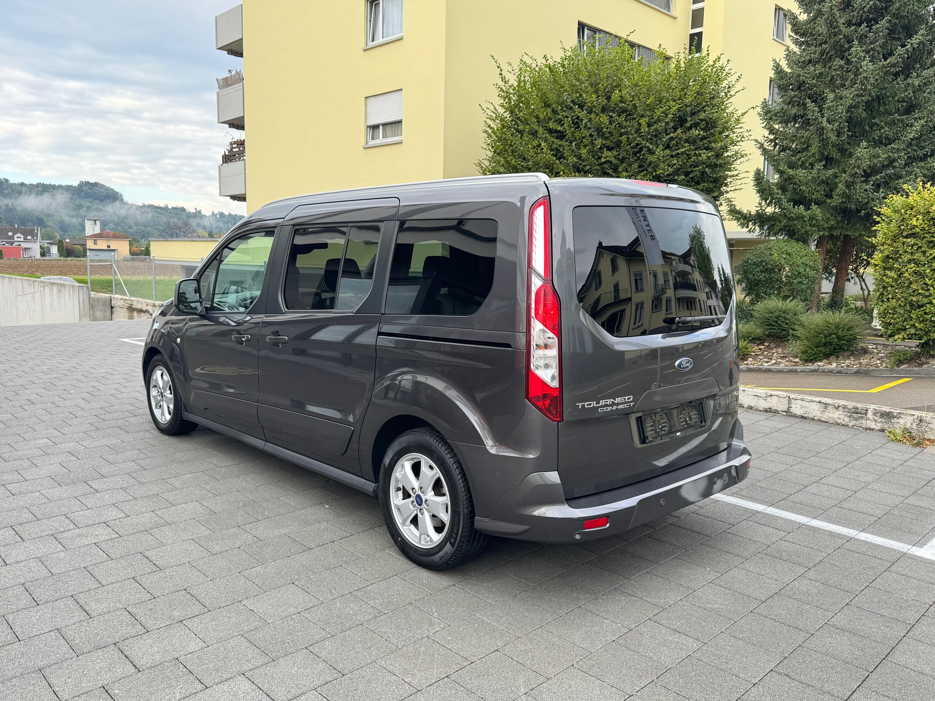 FORD Grand Tourneo Connect 1.5 TDCi Titanium Powershift-showroom-element-2