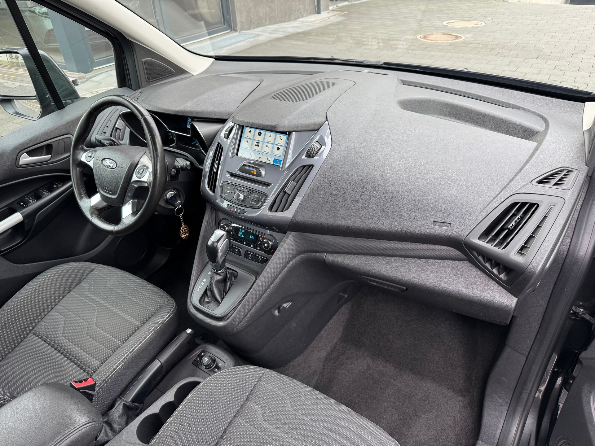 FORD Grand Tourneo Connect 1.5 TDCi Titanium Powershift-image-11