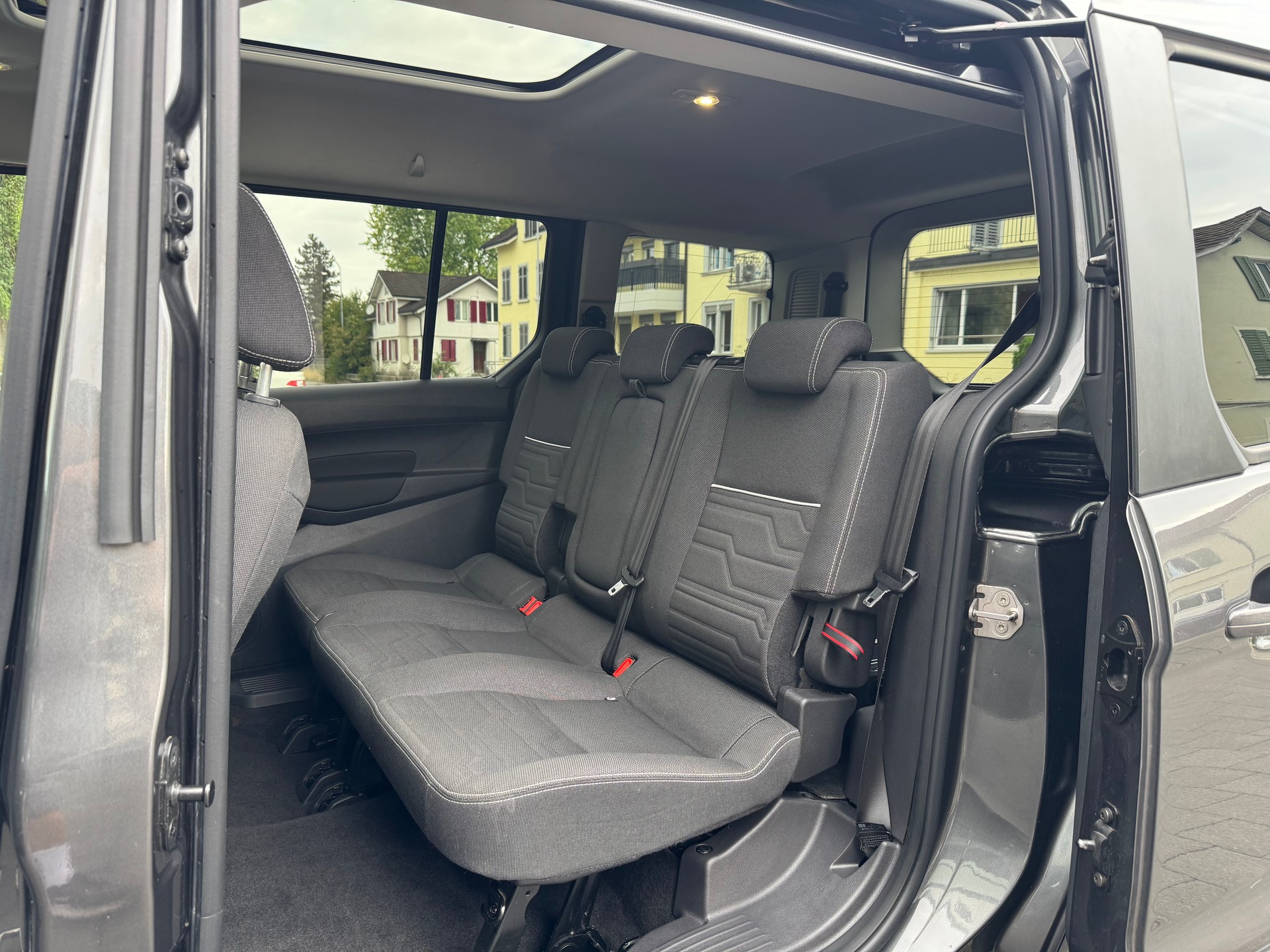 FORD Grand Tourneo Connect 1.5 TDCi Titanium Powershift-image-17