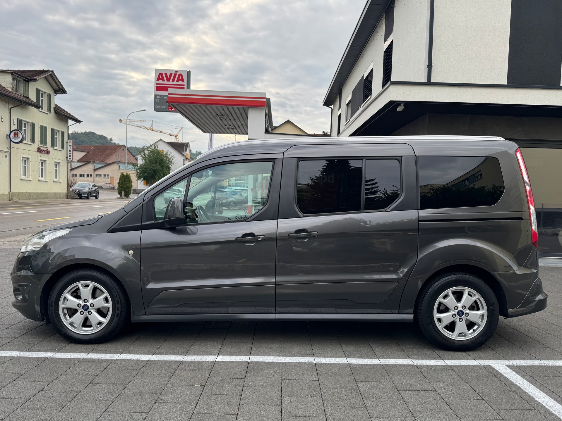 FORD Grand Tourneo Connect 1.5 TDCi Titanium Powershift-showroom-element-1