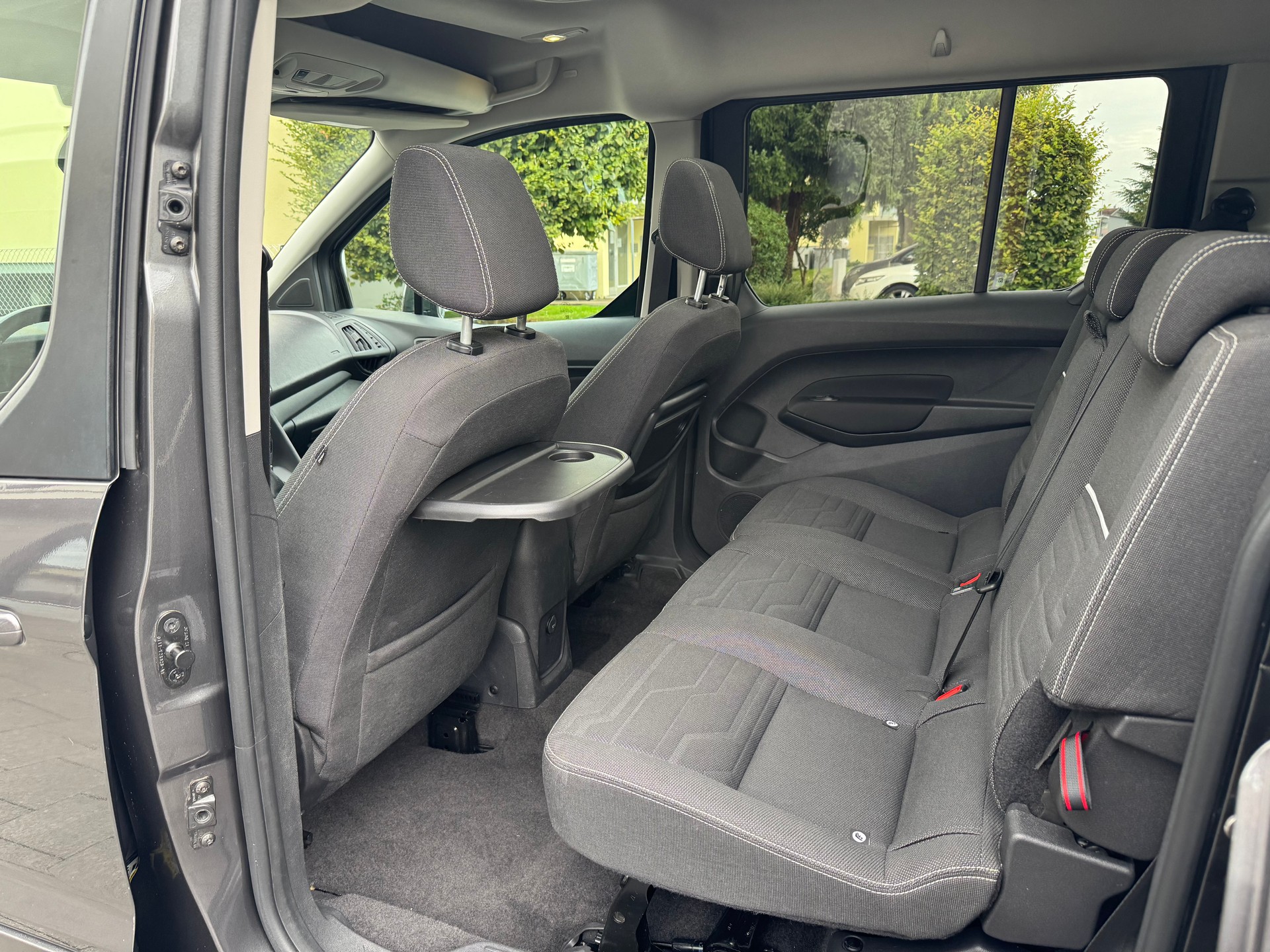 FORD Grand Tourneo Connect 1.5 TDCi Titanium Powershift-image-18