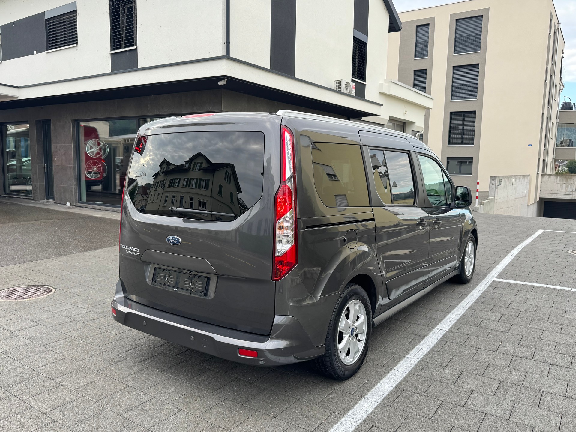 FORD Grand Tourneo Connect 1.5 TDCi Titanium Powershift-image-4