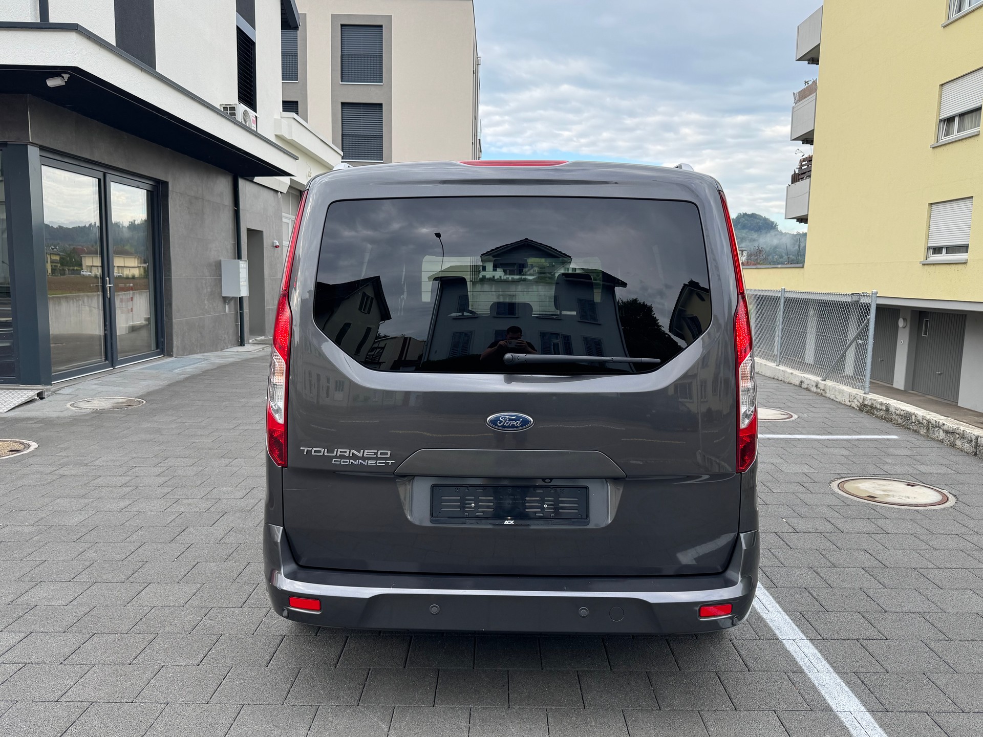 FORD Grand Tourneo Connect 1.5 TDCi Titanium Powershift-showroom-element-3