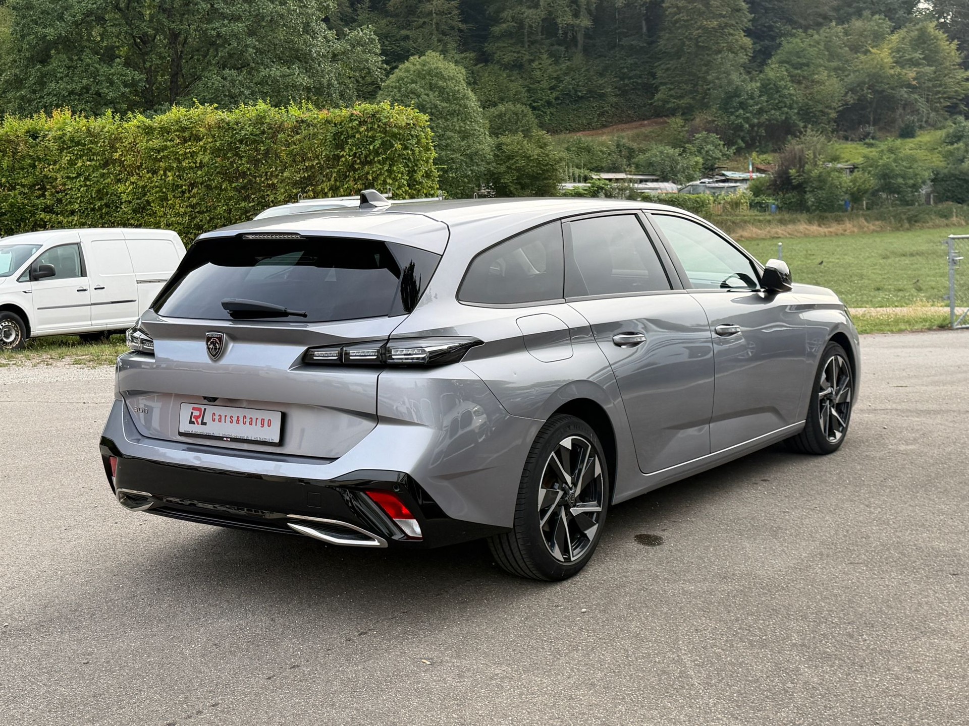 PEUGEOT 308 SW 1.5 BlueHDI Allure Pack EAT8-image-6