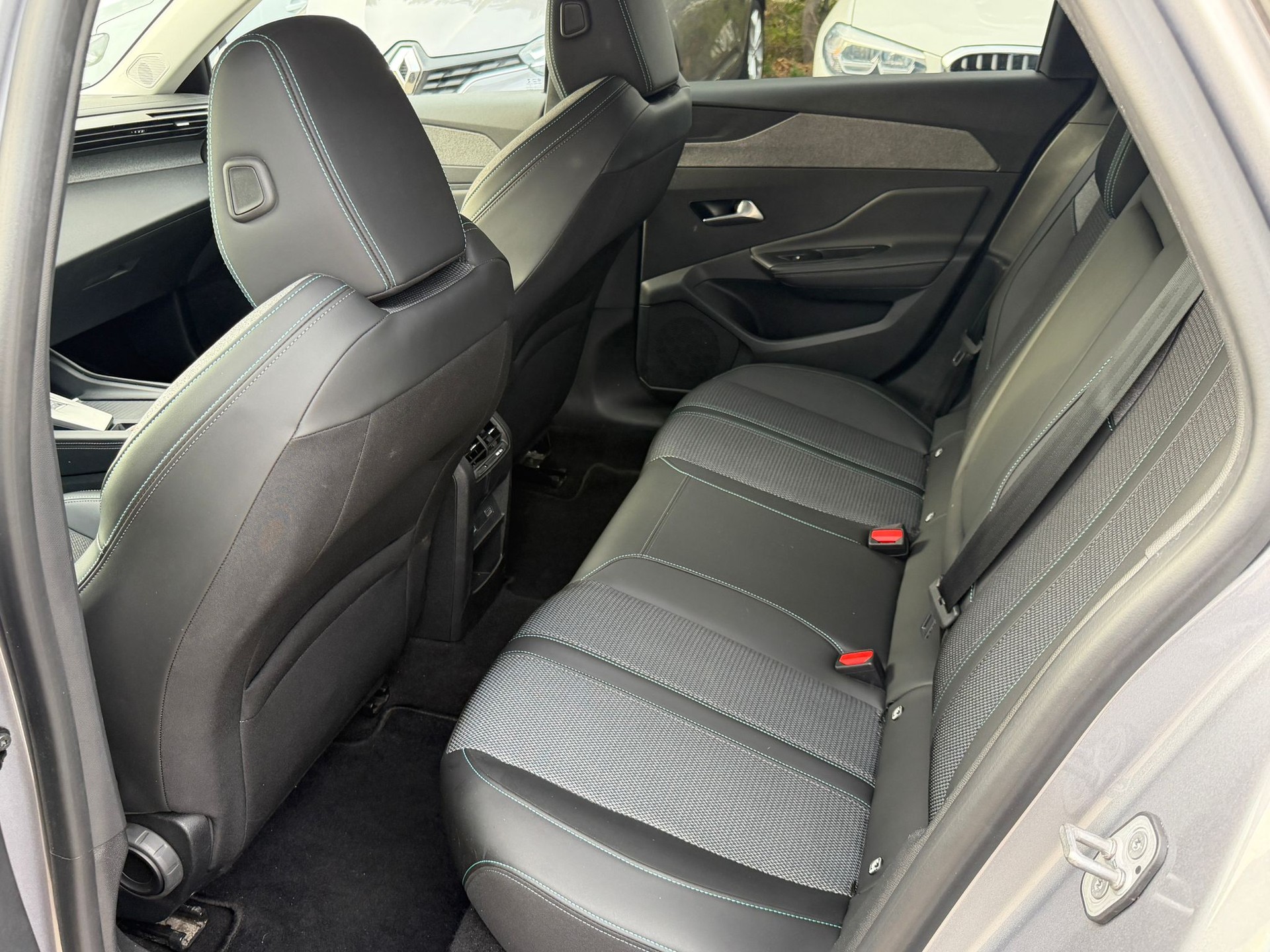 PEUGEOT 308 SW 1.5 BlueHDI Allure Pack EAT8-image-10