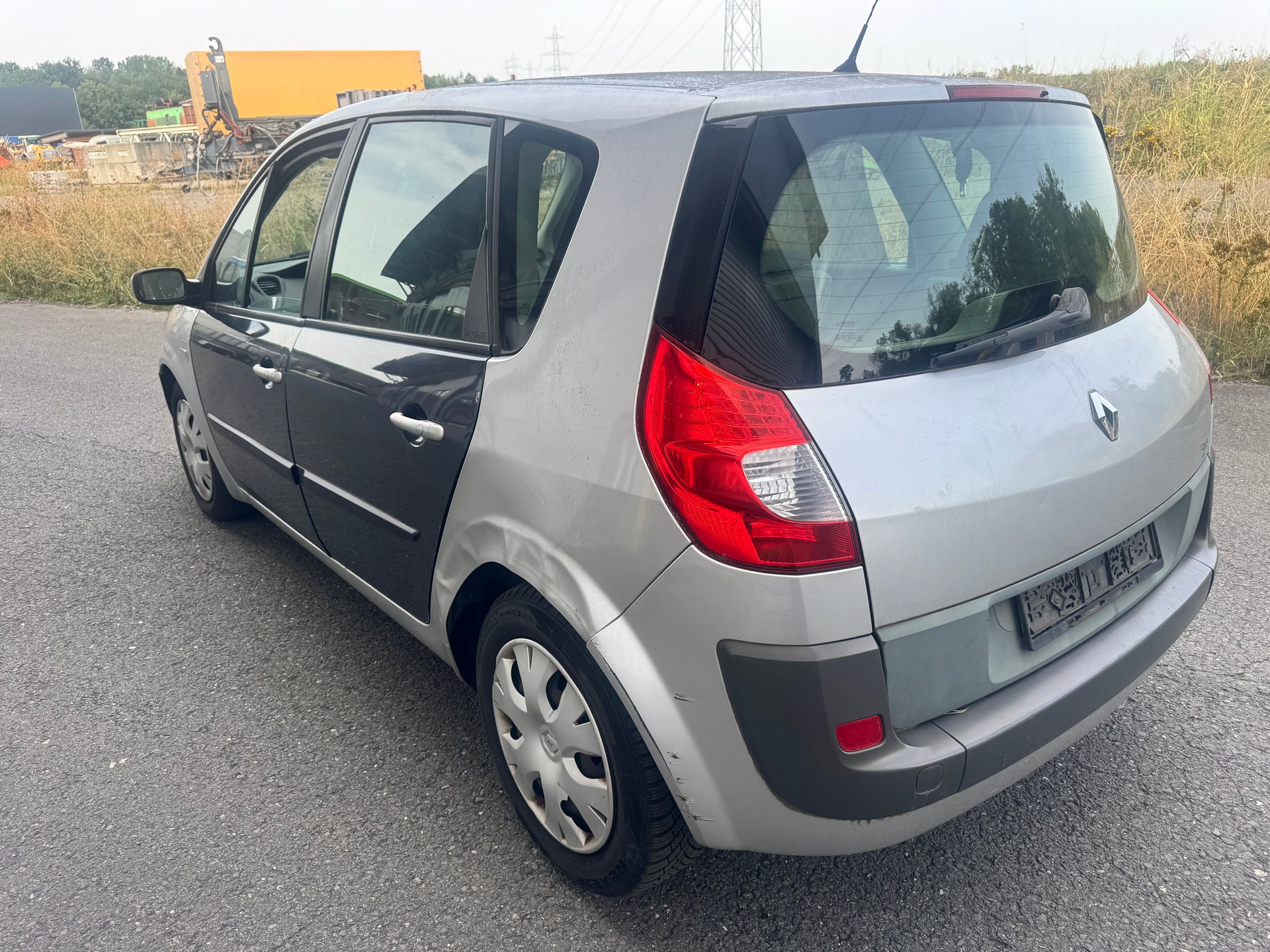 RENAULT Scénic 2.0 16V Dynamique-image-2