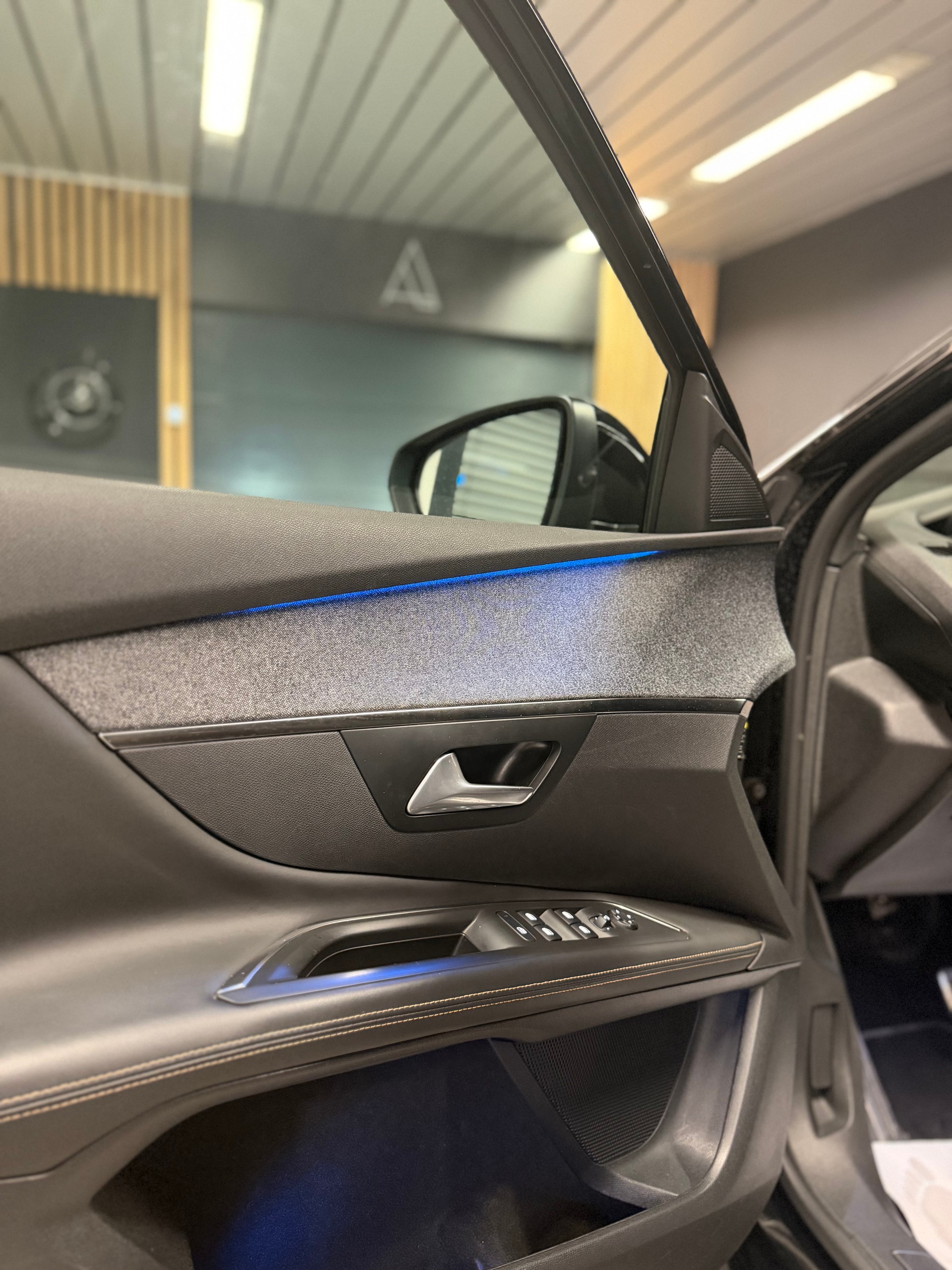 PEUGEOT 3008 1.6 THP GT Line EAT-image-15