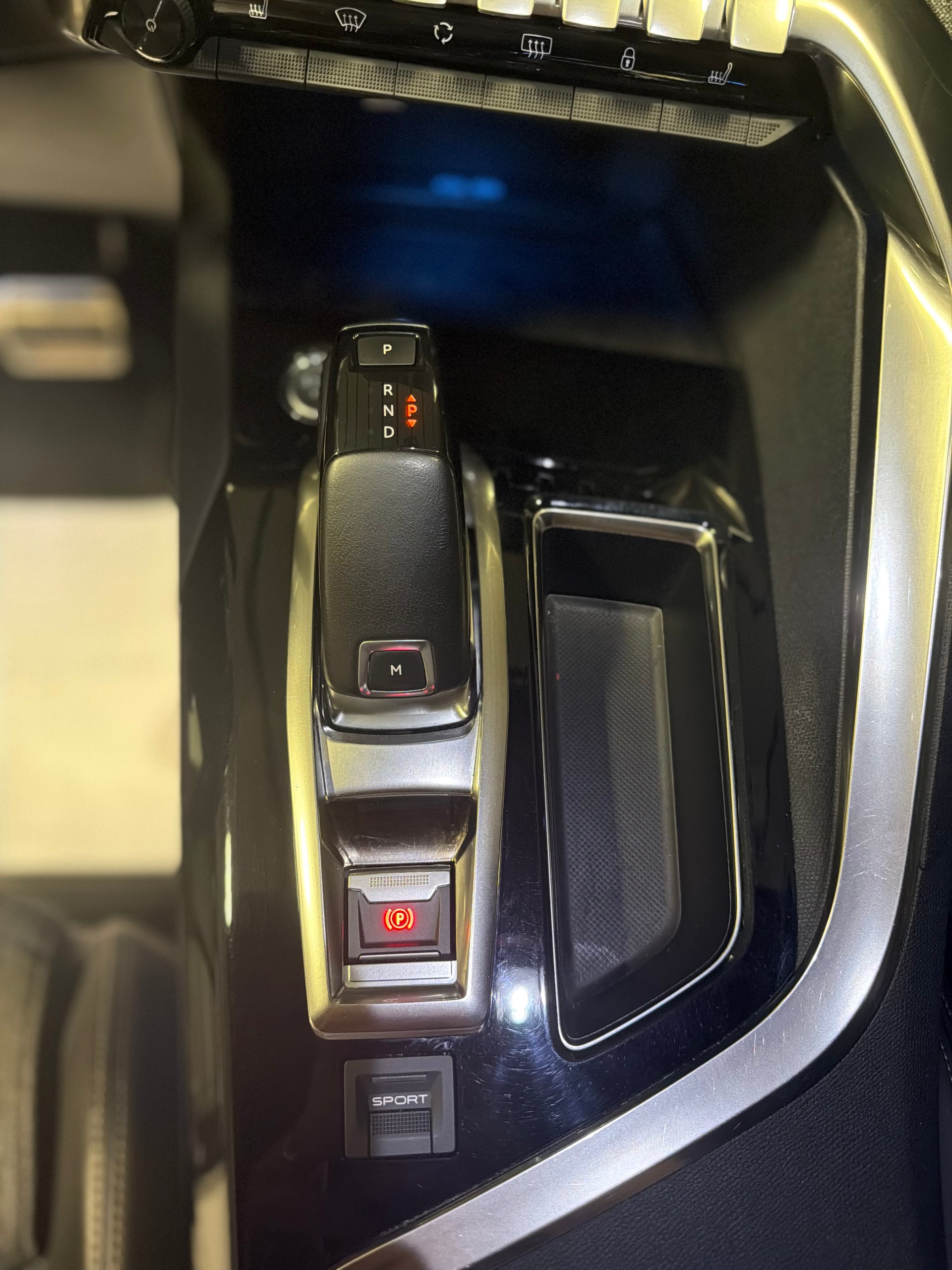 PEUGEOT 3008 1.6 THP GT Line EAT-image-18