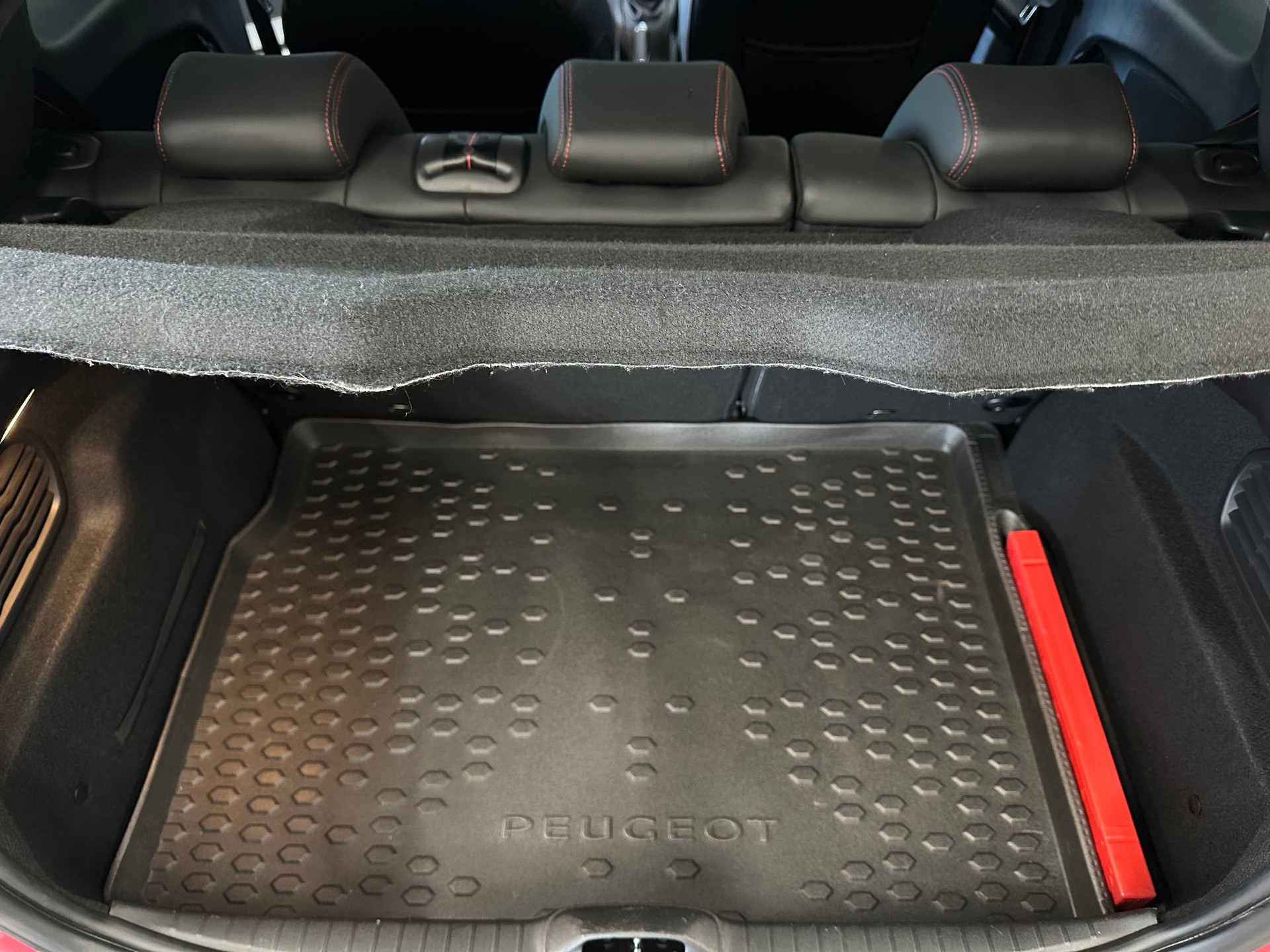 PEUGEOT 208 1.6 Turbo GTi-image-10