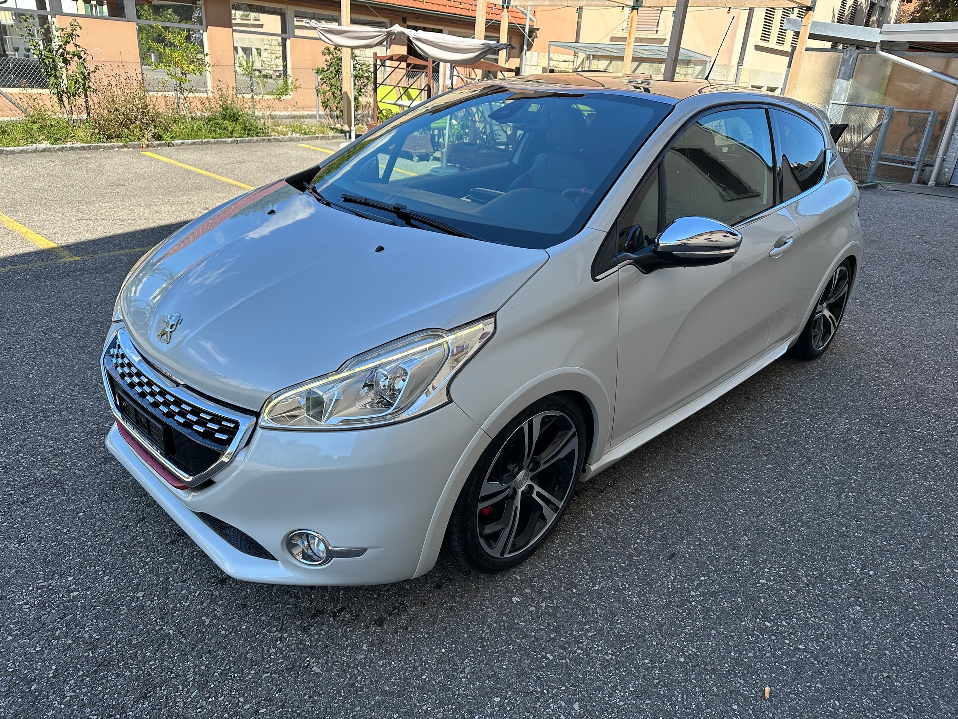 PEUGEOT 208 1.6 Turbo GTi-image-1