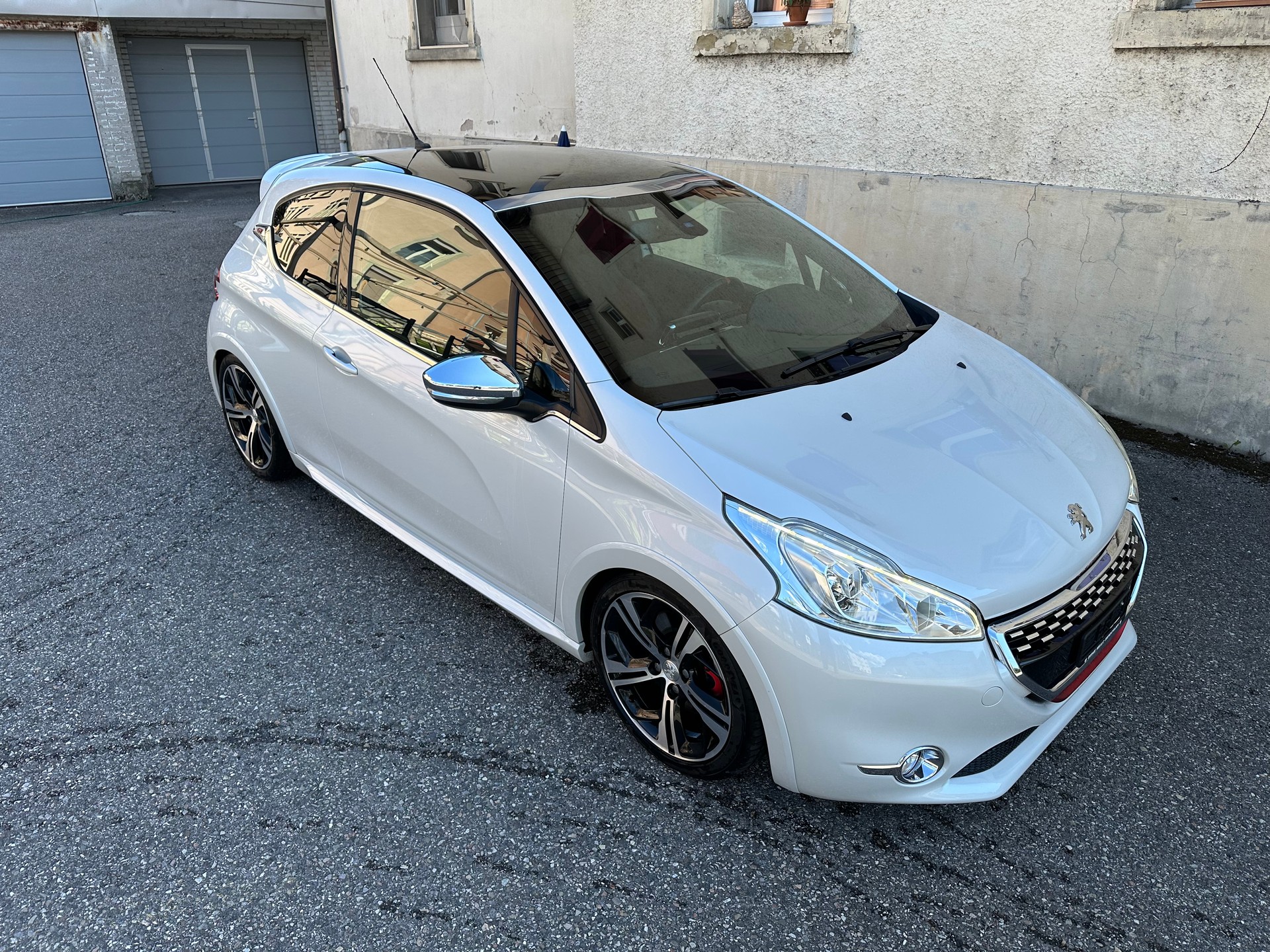 PEUGEOT 208 1.6 Turbo GTi-image-0