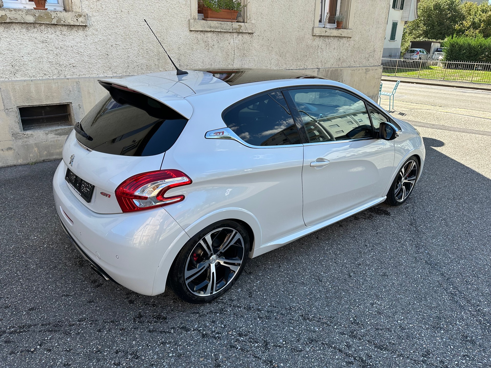 PEUGEOT 208 1.6 Turbo GTi-image-4
