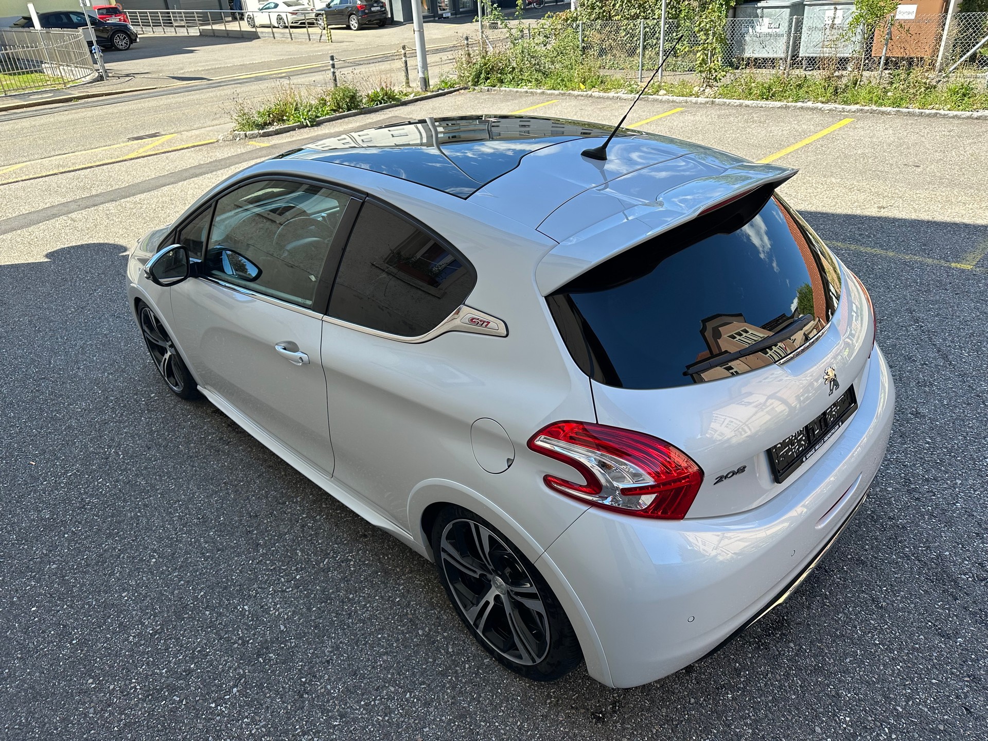 PEUGEOT 208 1.6 Turbo GTi-image-3