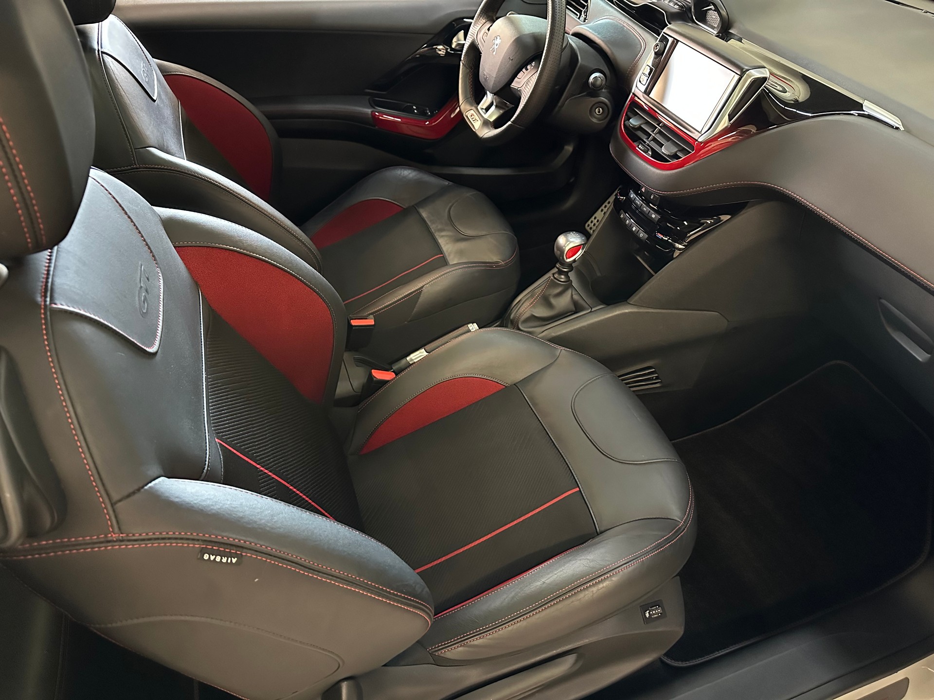 PEUGEOT 208 1.6 Turbo GTi-image-7