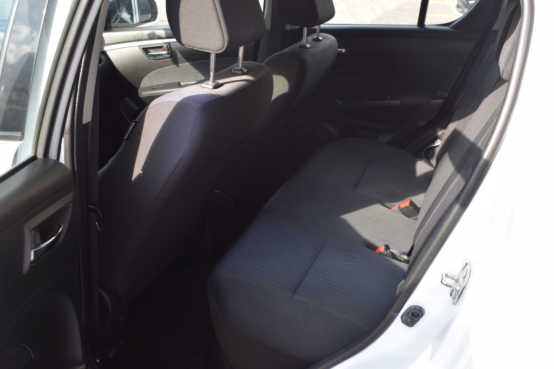 SUZUKI Swift 1.2i 16V GL 4x4-image-13