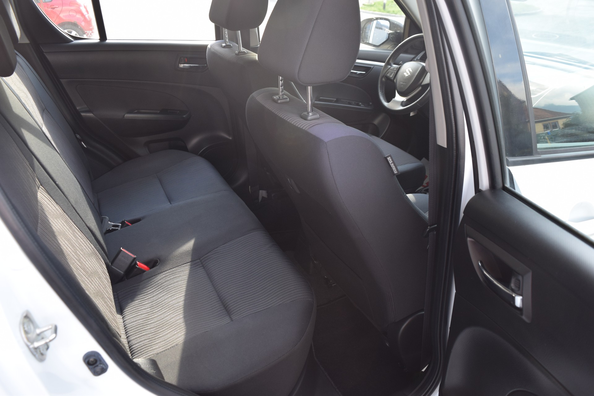 SUZUKI Swift 1.2i 16V GL 4x4-image-10