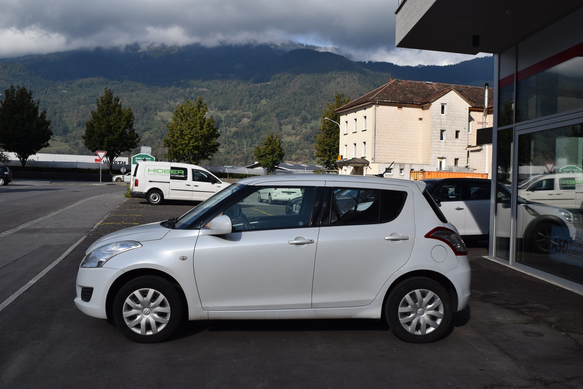 SUZUKI Swift 1.2i 16V GL 4x4-showroom-element-3