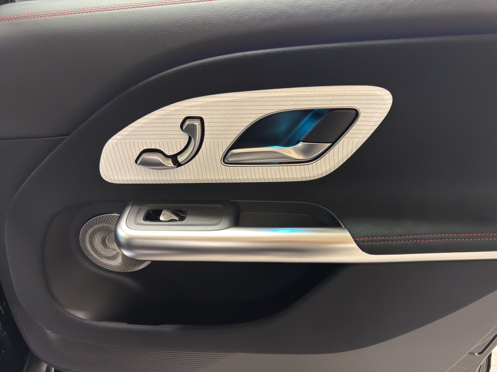 MERCEDES-BENZ GLB 350 85kWh EQ 4 Matic-image-12