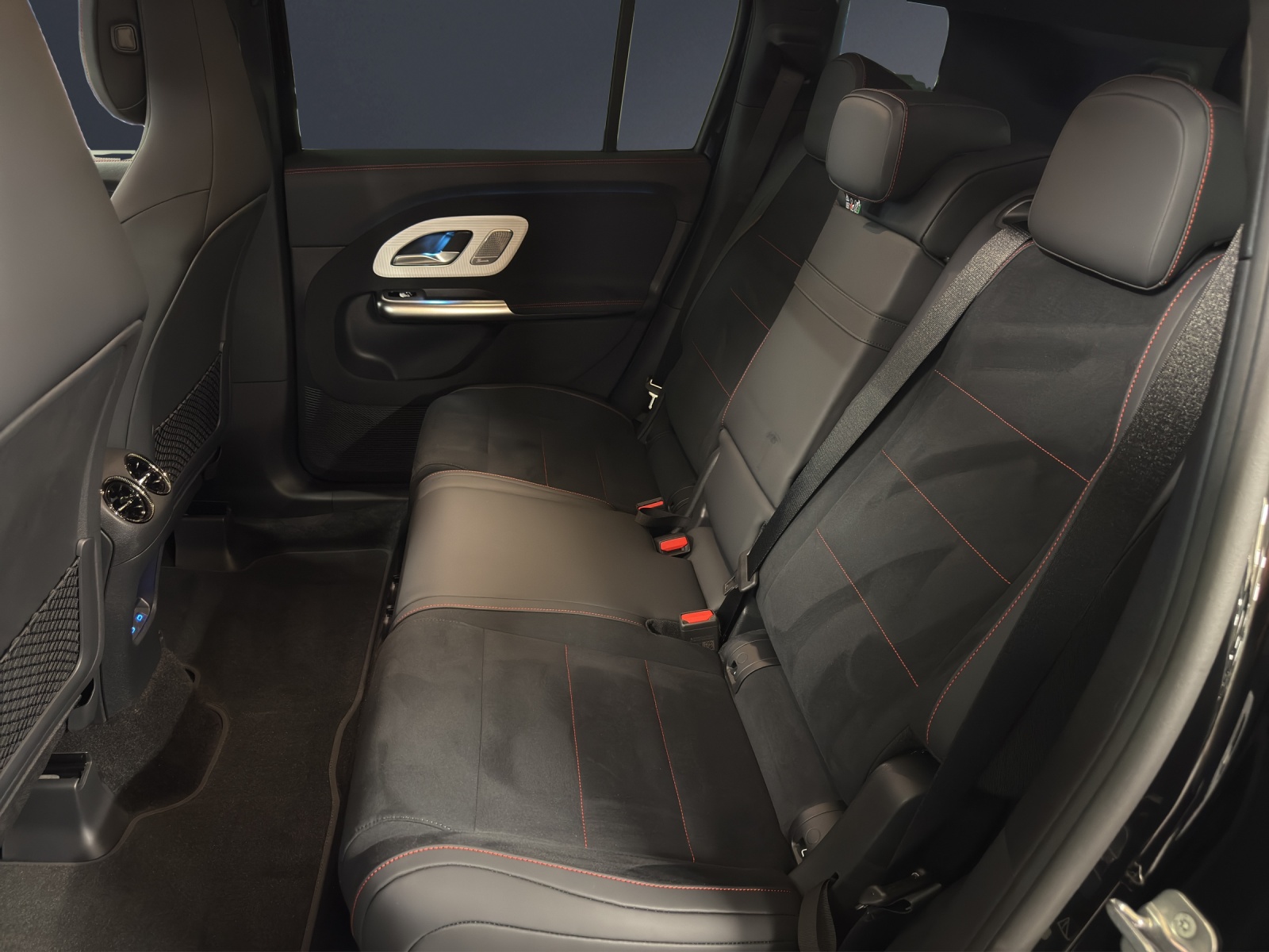 MERCEDES-BENZ GLB 350 85kWh EQ 4 Matic-image-6