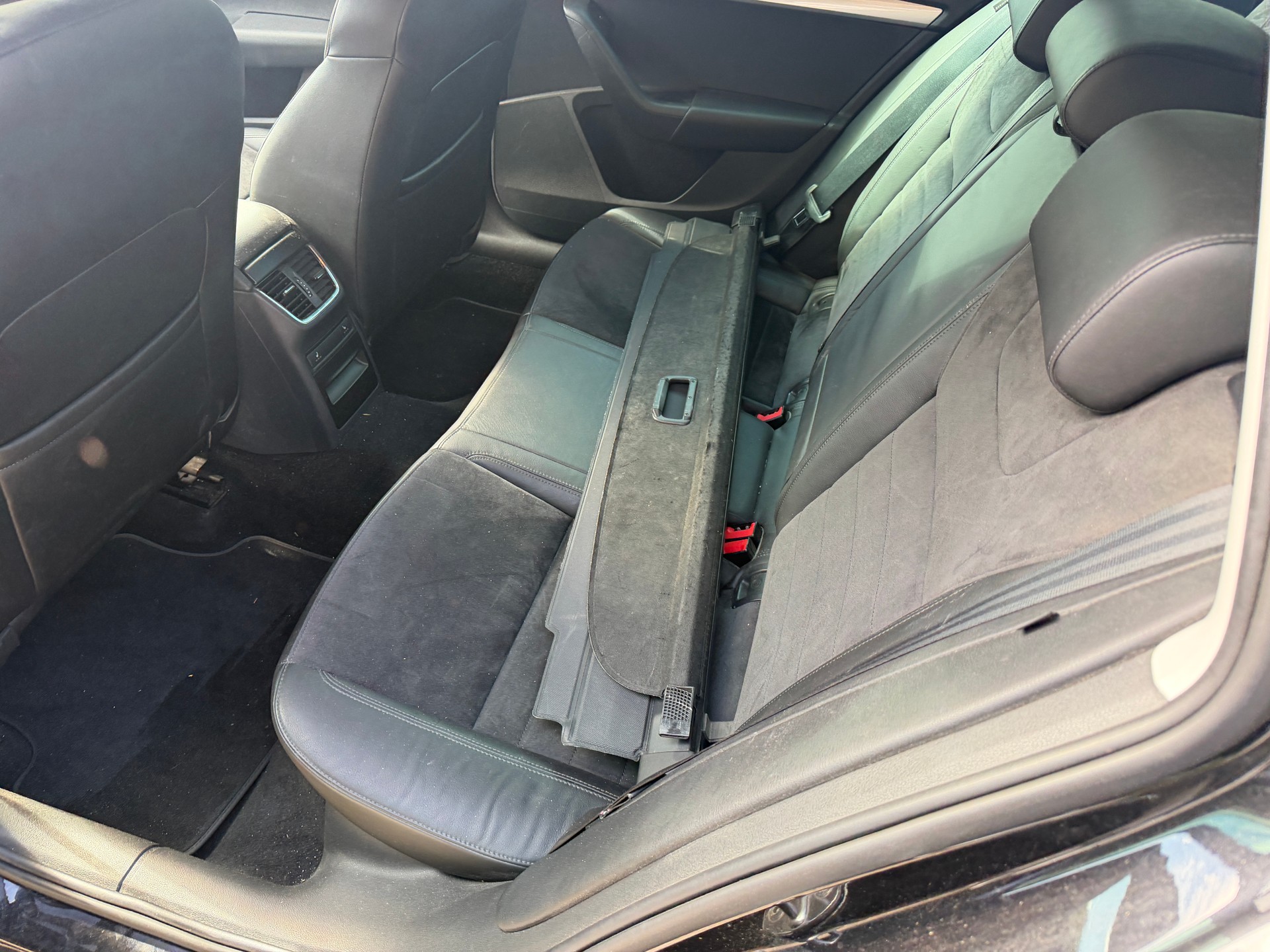 SKODA Octavia Combi 2.0 TDI Swiss Edition 4x4 DSG-image-5