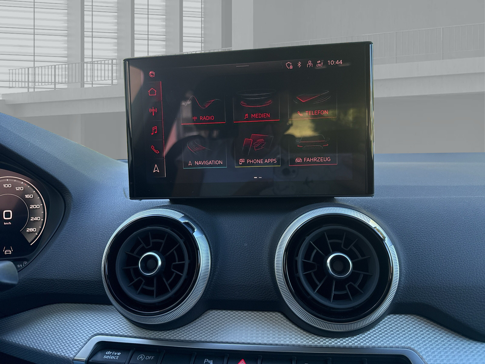 AUDI Q2 35 TFSI S line S-tronic-image-17