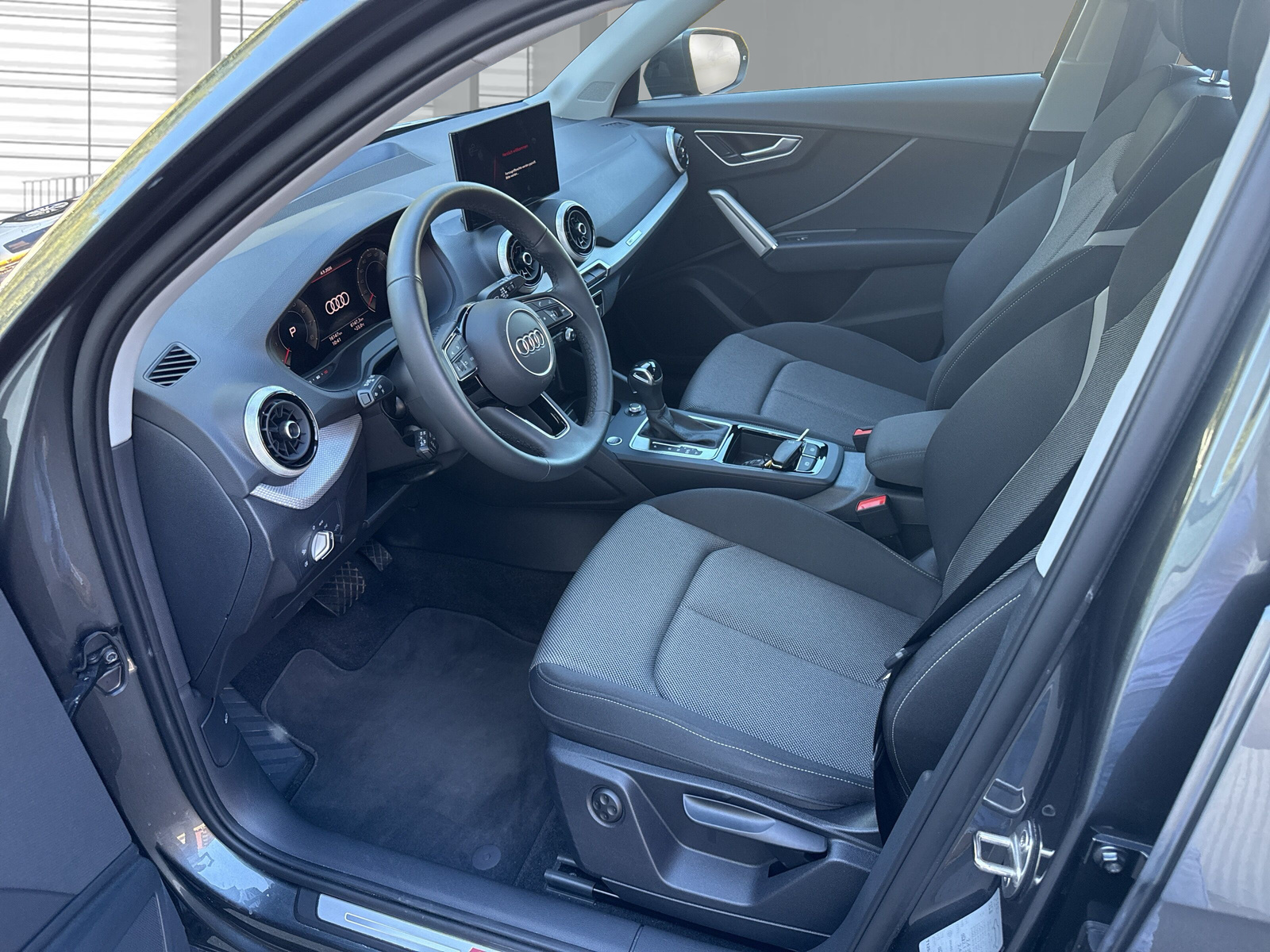 AUDI Q2 35 TFSI S line S-tronic-image-9
