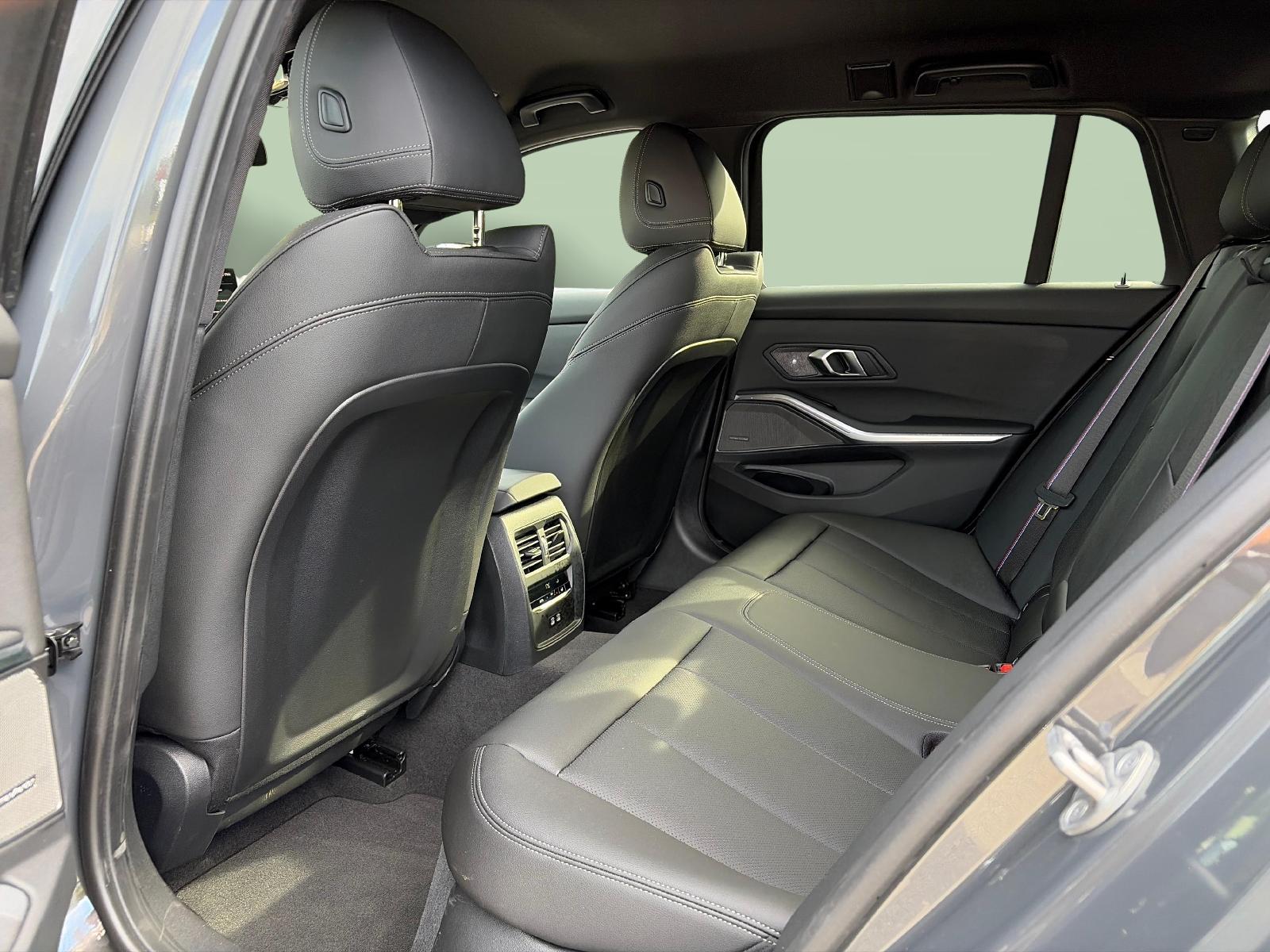 BMW 320d xDrive SAG Touring M-Sport-image-12