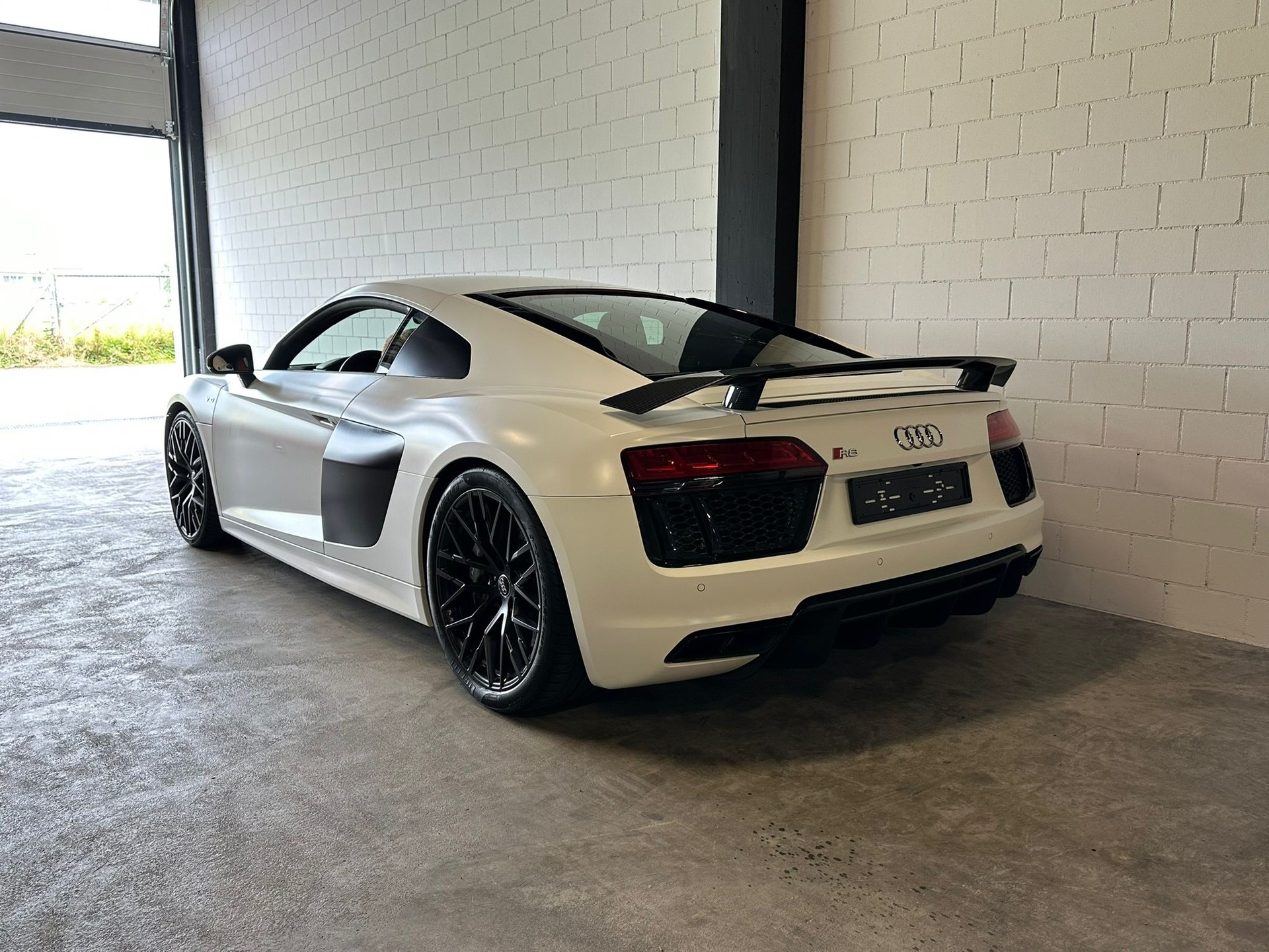 AUDI R8 Coupé 5.2 plus S-Tronic Audi Exclusive Mattlackierung-image-2