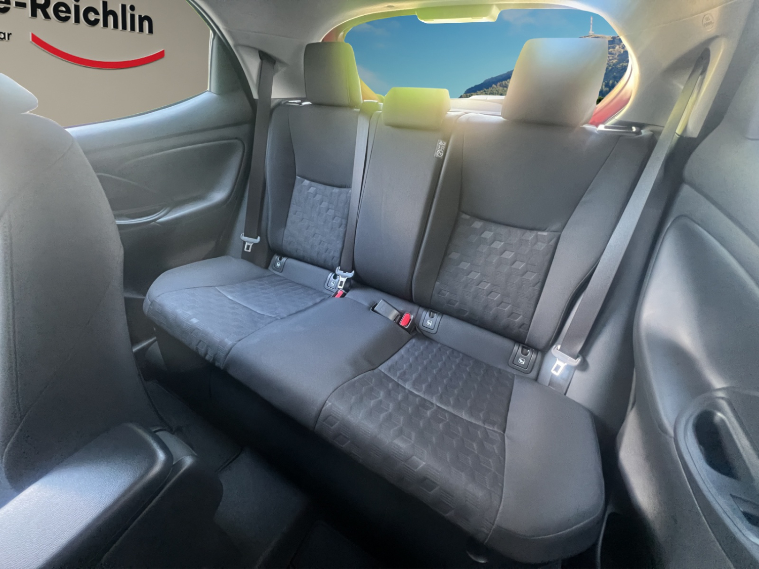 TOYOTA Yaris 1.5 VVT-i HSD Comfort-image-19
