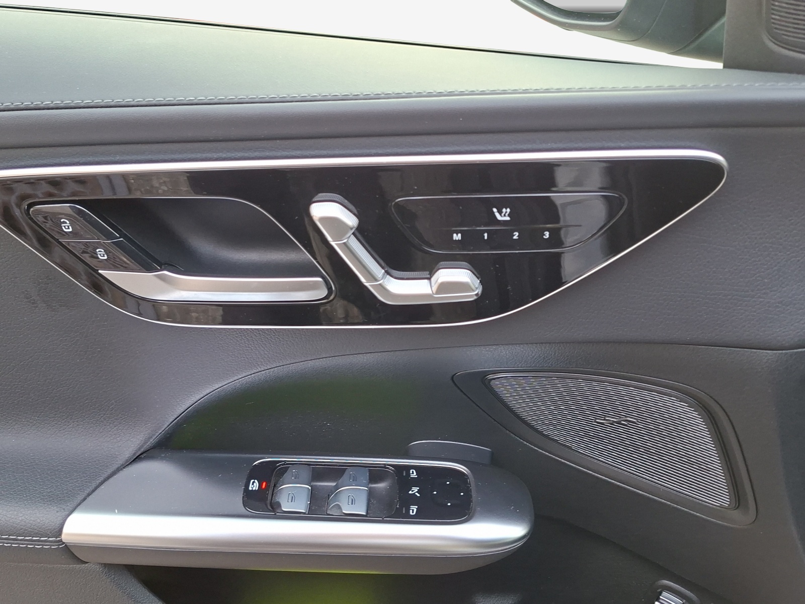 MERCEDES-BENZ C 220 d T 4Matic AMG Line-image-14