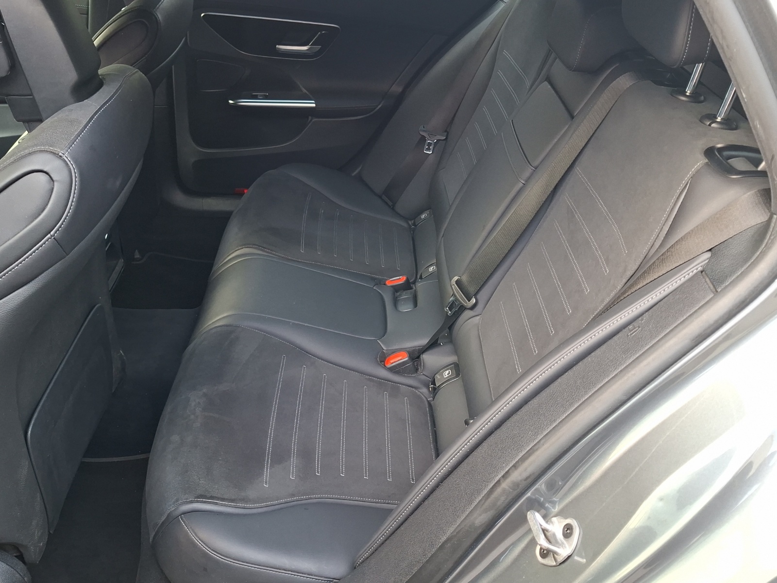 MERCEDES-BENZ C 220 d T 4Matic AMG Line-image-11
