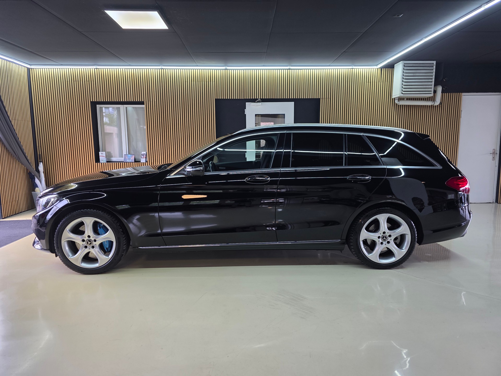 MERCEDES-BENZ C 350 e Avantgarde 7G-Tronic-showroom-element-3